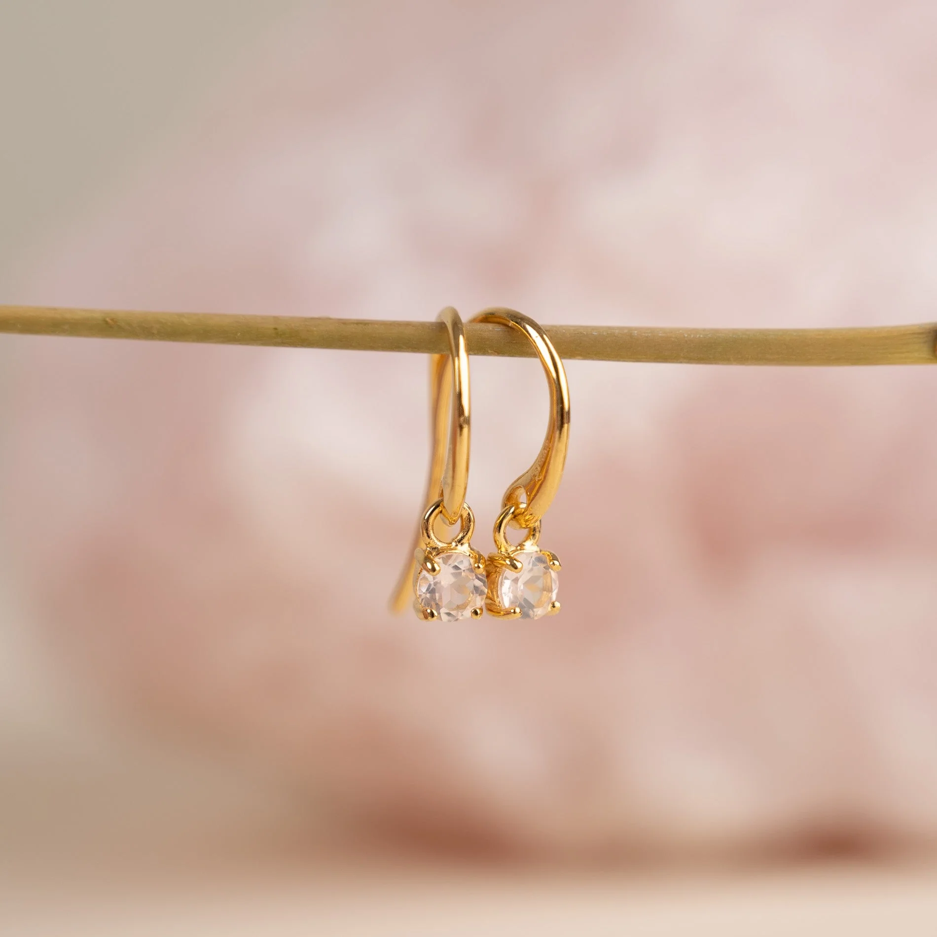 GEMMA ROSE QUARTZ GOLDEN HOOK EARRING - Image 4
