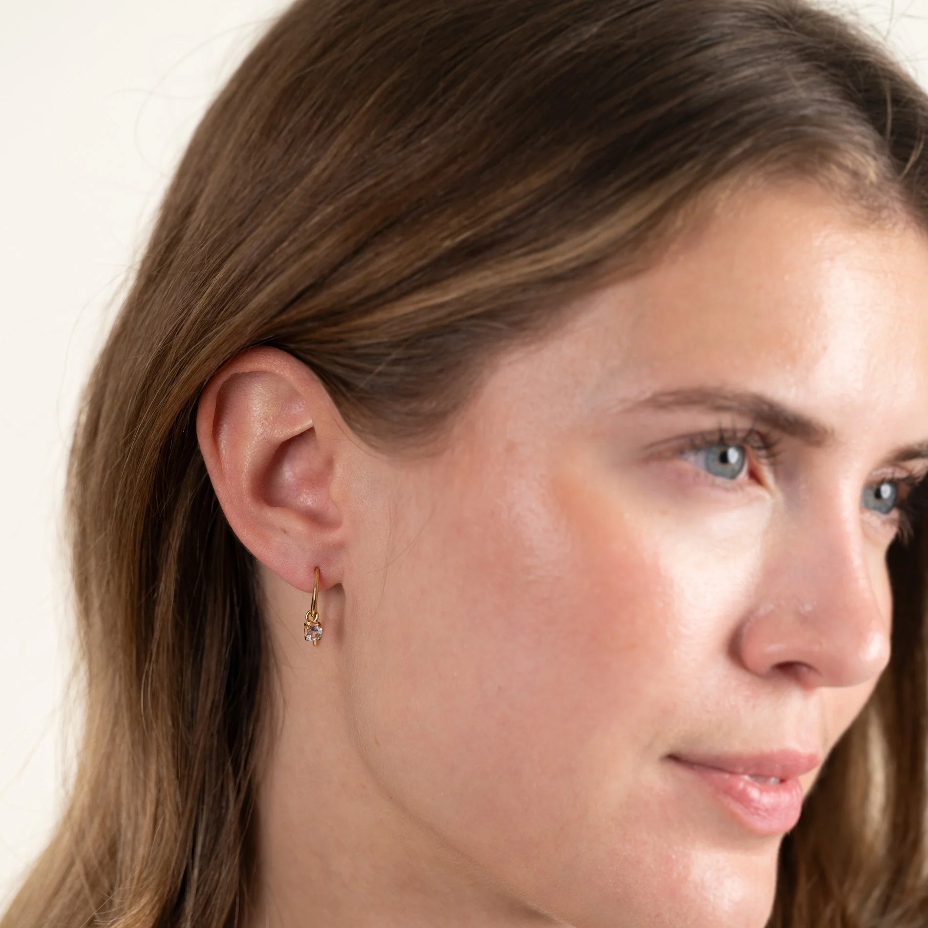 GEMMA ROSE QUARTZ GOLDEN HOOK EARRING - Image 7