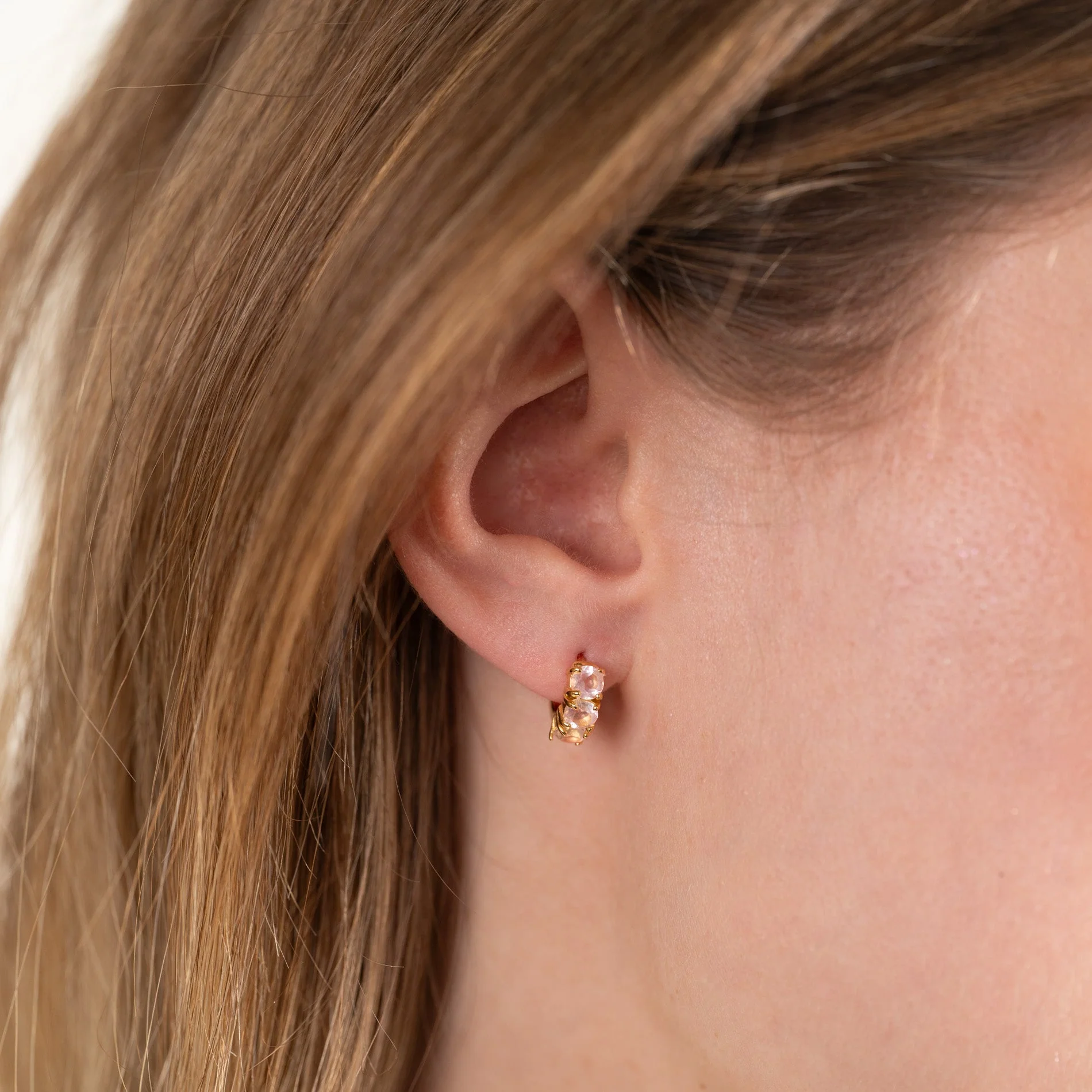 GEMMA ROSE QUARTZ GOLDEN HUGGIE EARRING - Image 4