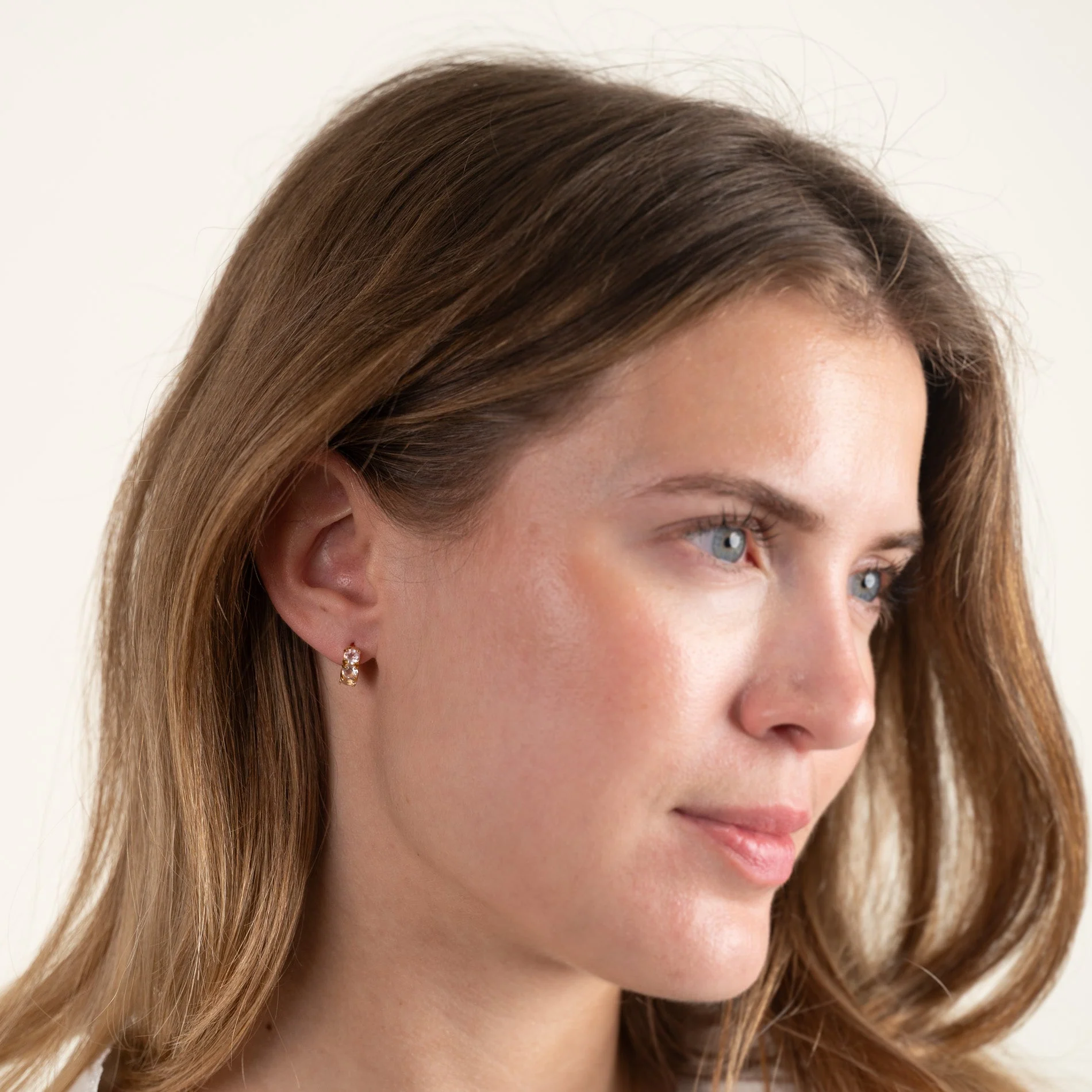 GEMMA ROSE QUARTZ GOLDEN HUGGIE EARRING - Image 6