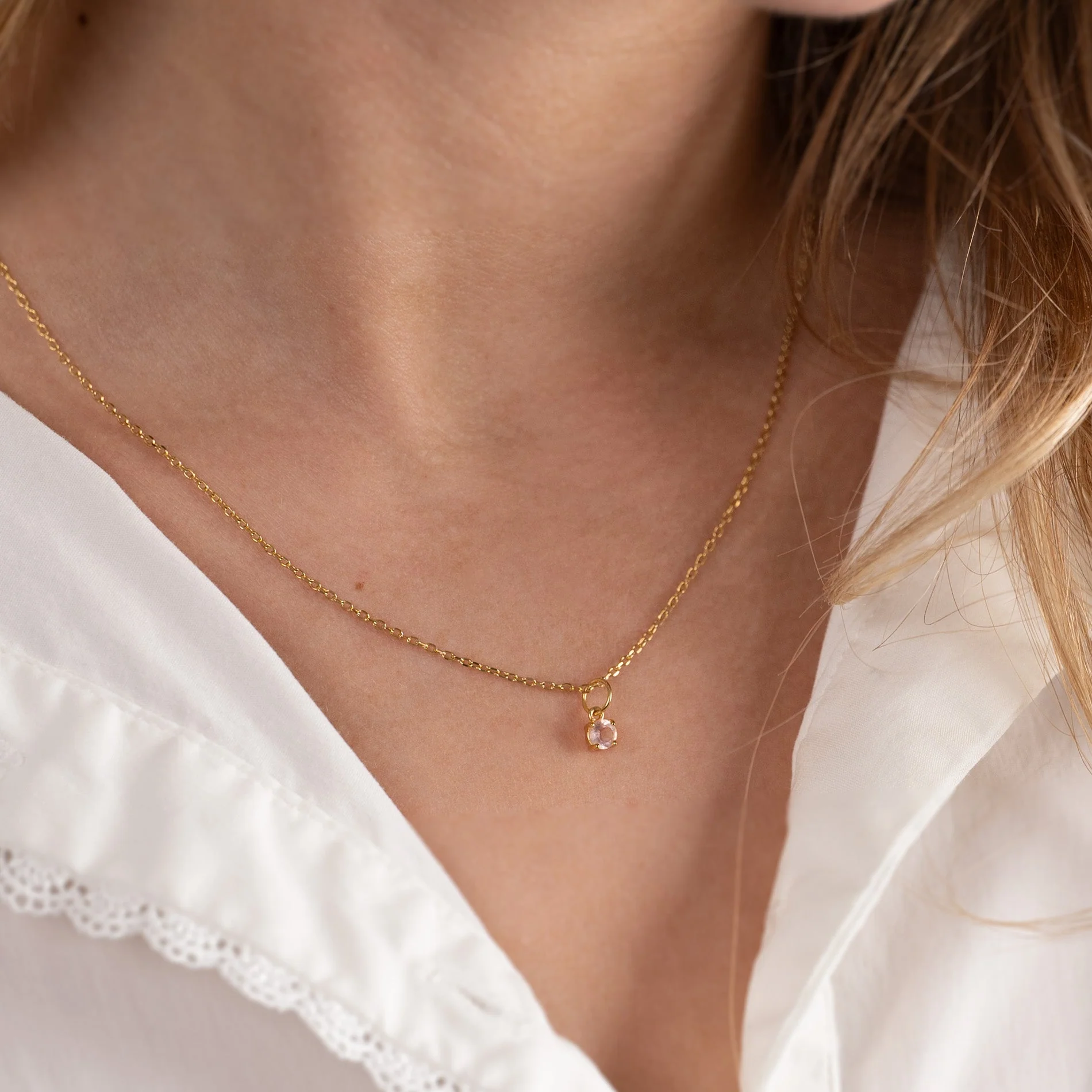 GEMMA ROSE QUARTZ GOLDEN PENDANT - Image 3