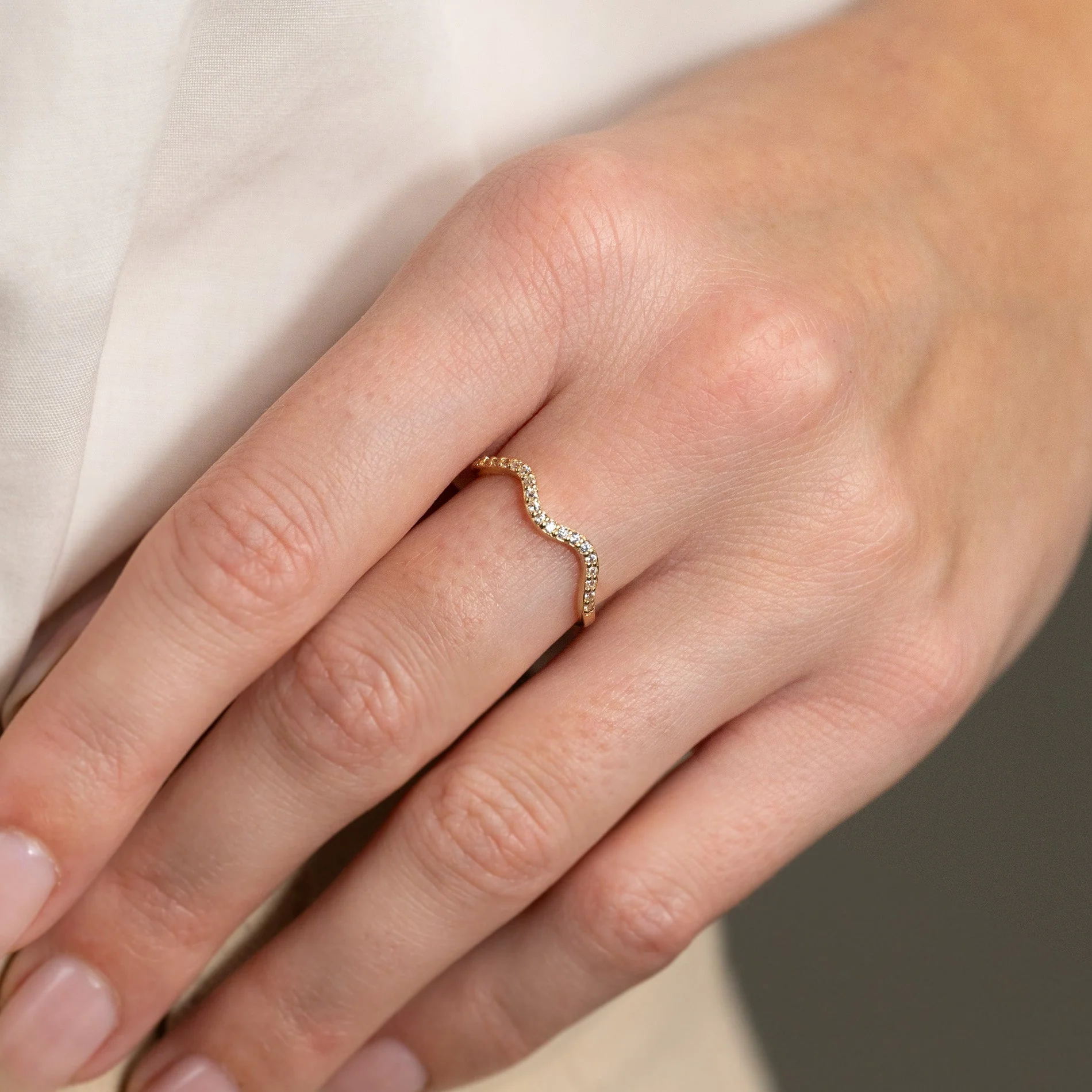 GIA CRYSTAL SOLID GOLD RING - Image 2