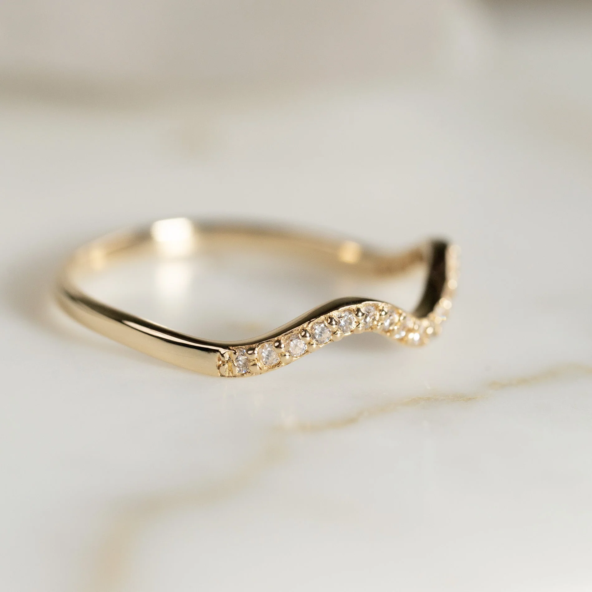 GIA CRYSTAL SOLID GOLD RING - Image 3