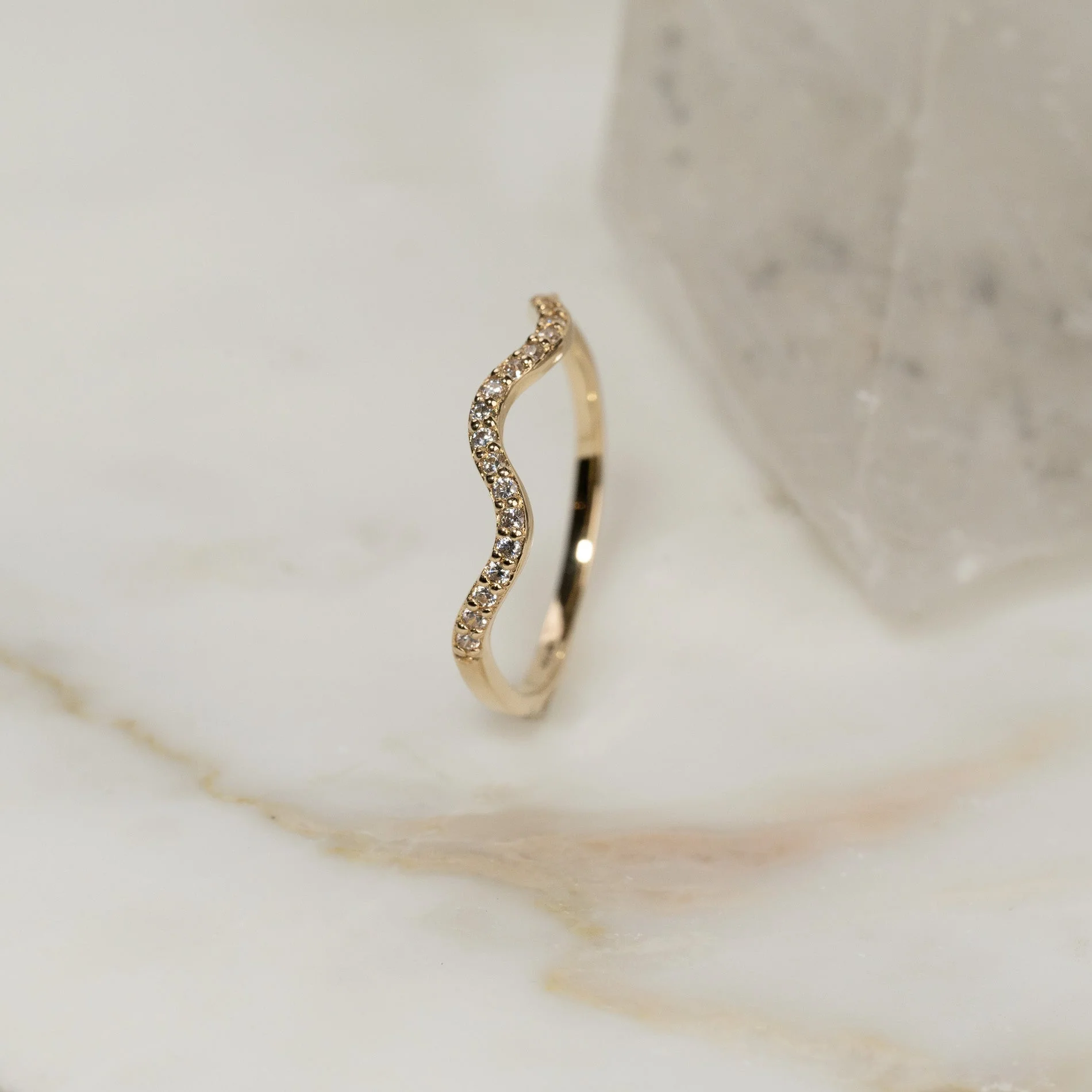 GIA CRYSTAL SOLID GOLD RING - Image 5