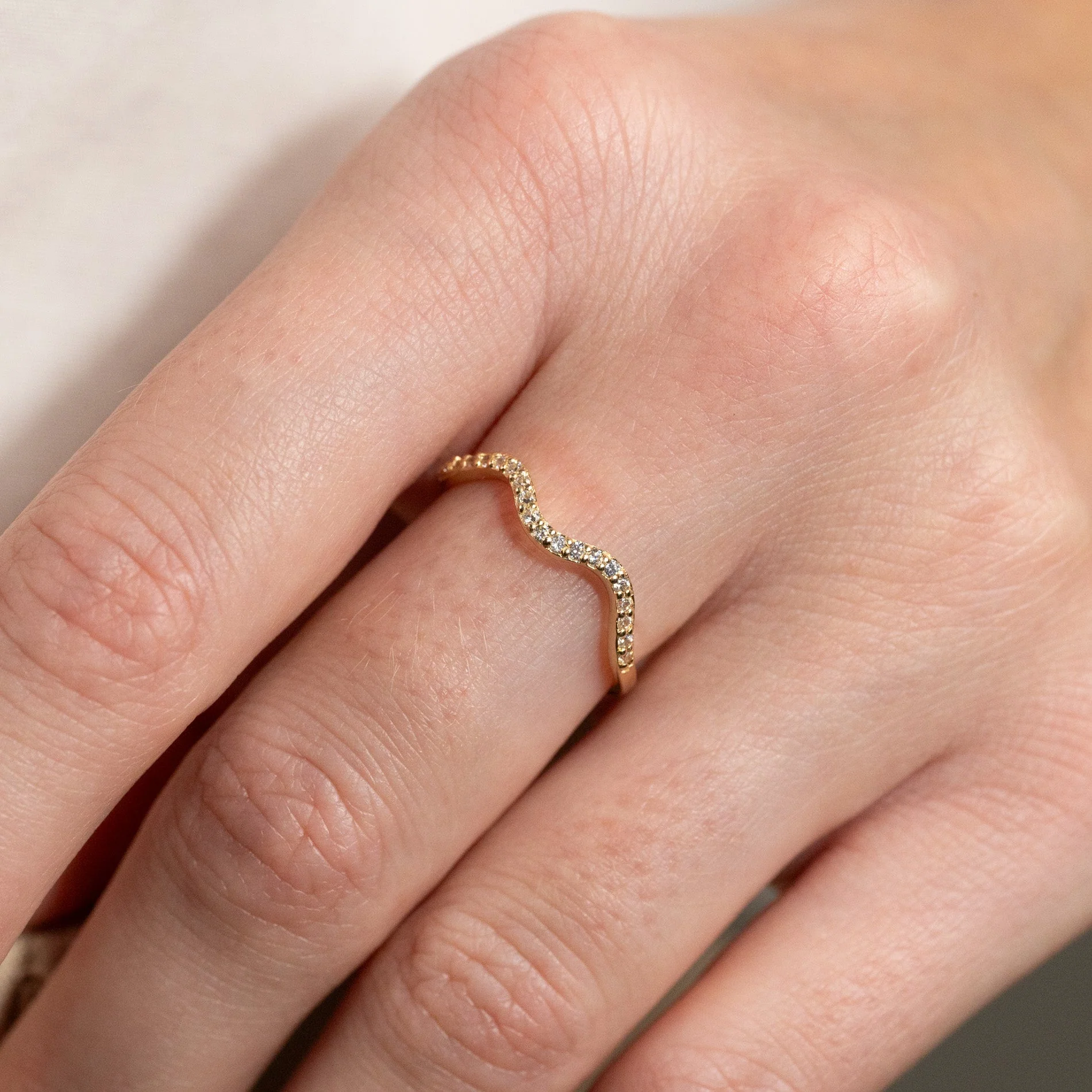 GIA CRYSTAL SOLID GOLD RING - Image 6