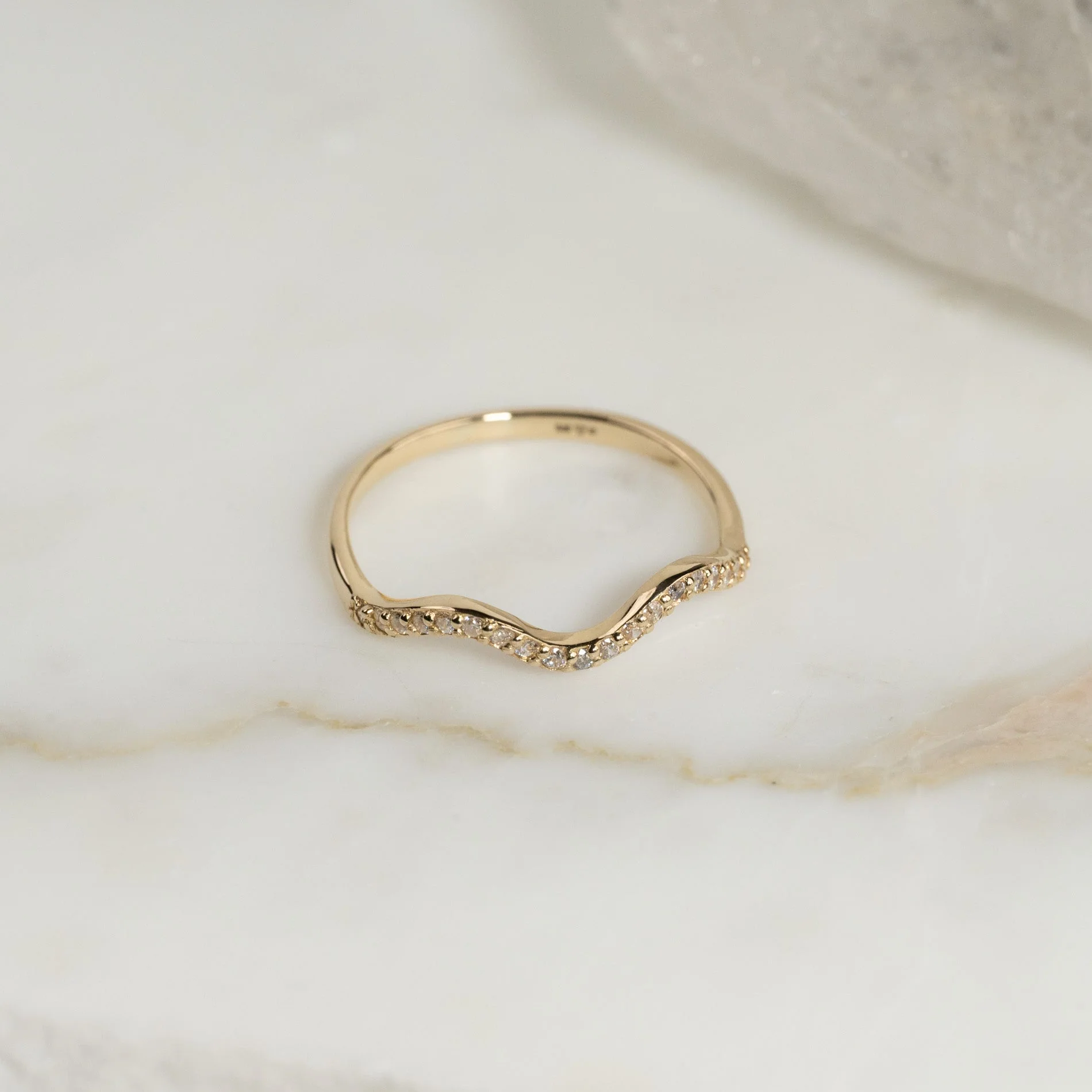 GIA CRYSTAL SOLID GOLD RING - Image 7