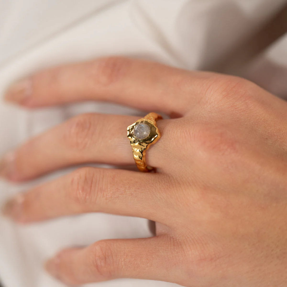 GIGI LABRADORITE GOLDEN RING - Image 3