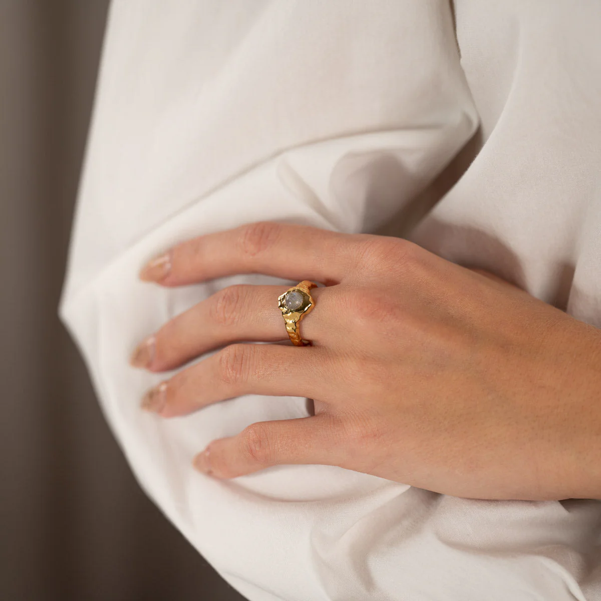 GIGI LABRADORITE GOLDEN RING - Image 5
