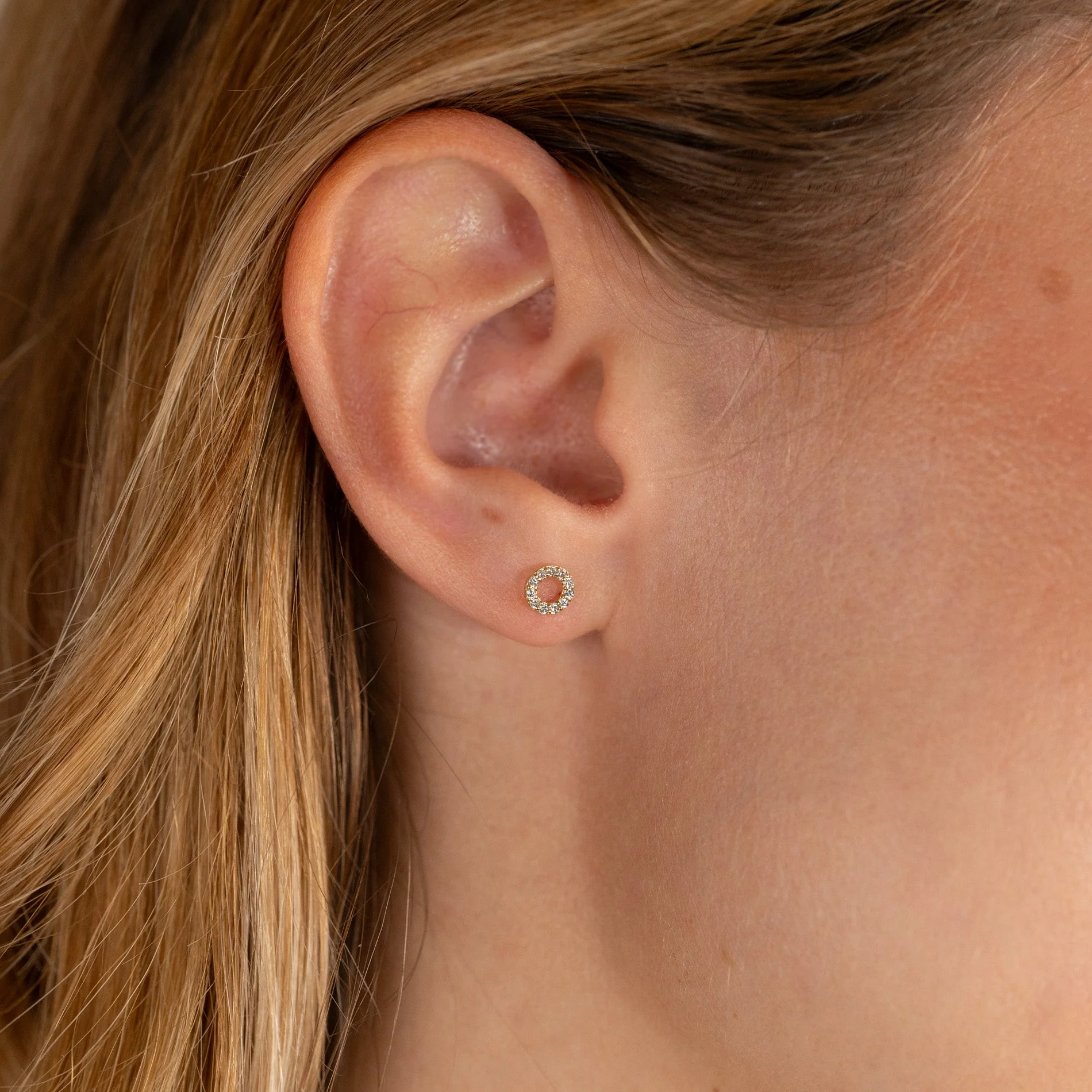 GLORIA CRYSTAL MINI SOLID GOLD EARRING - Image 2