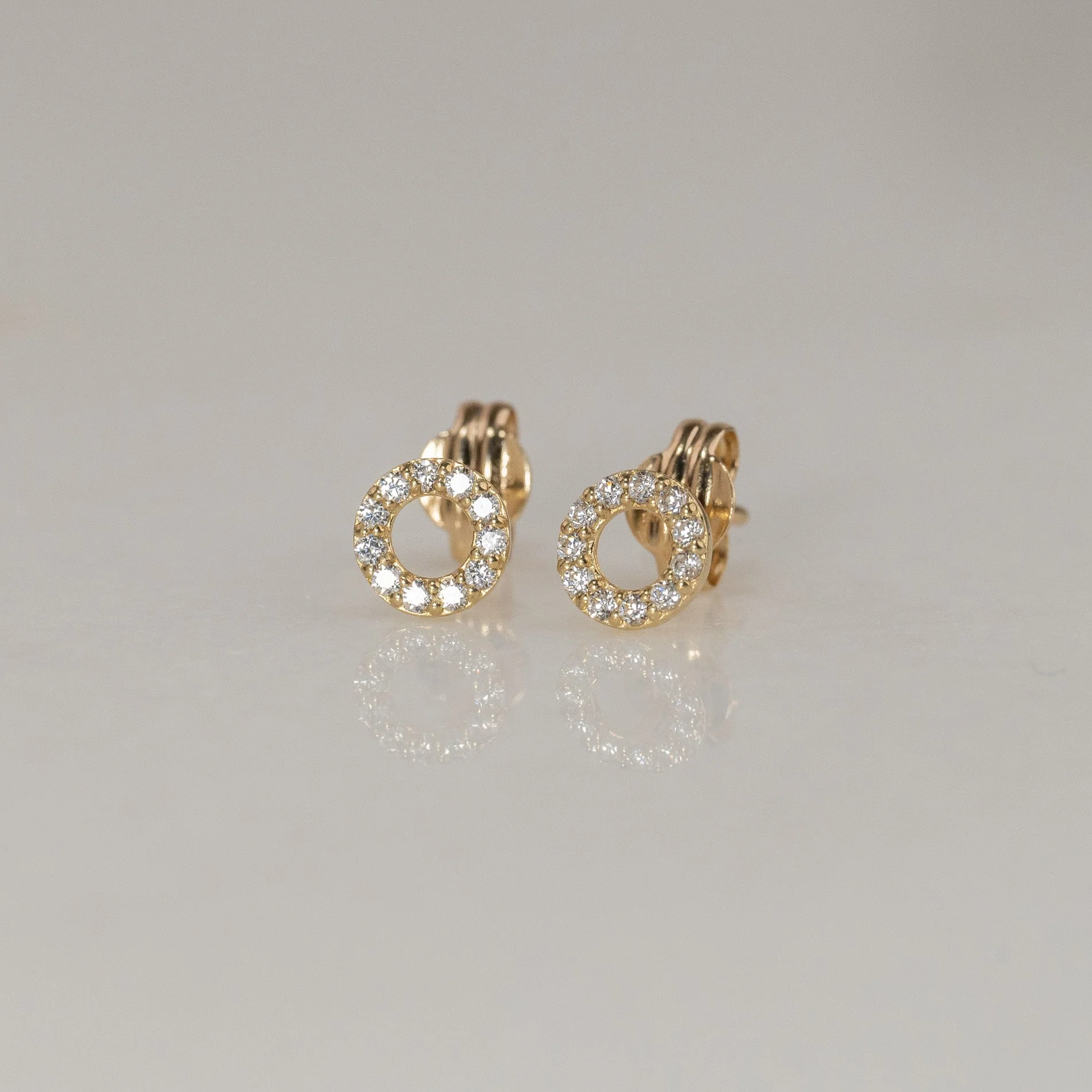 GLORIA CRYSTAL MINI SOLID GOLD EARRING - Image 3