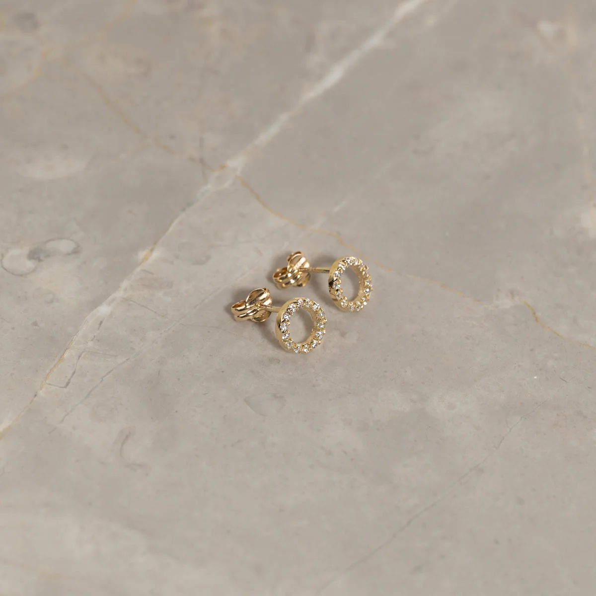 GLORIA CRYSTAL SOLID GOLD EARRING - Image 4