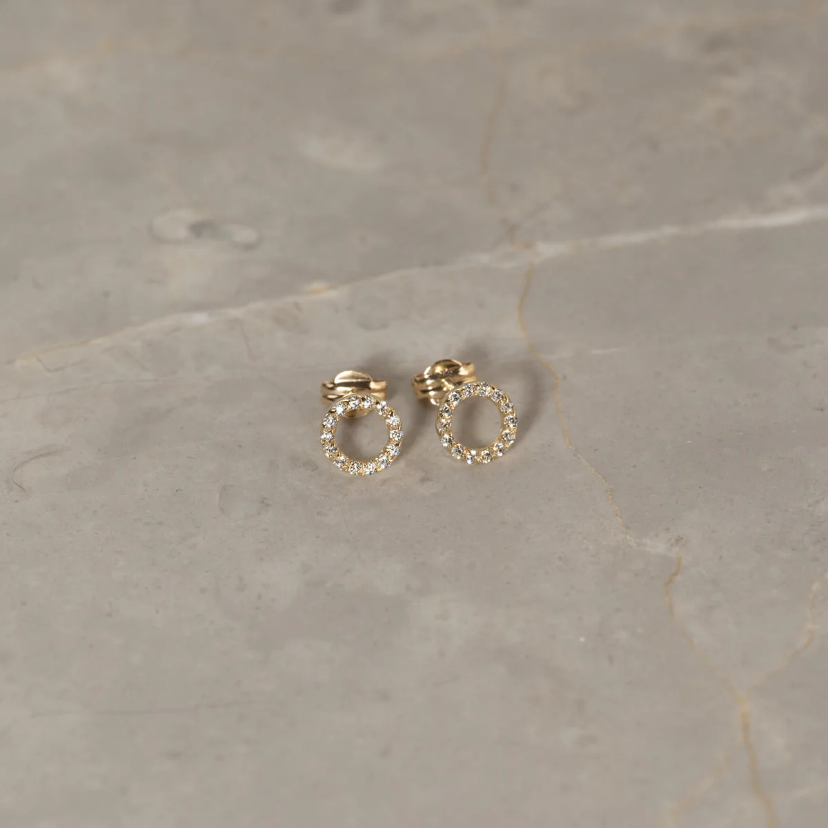 GLORIA CRYSTAL SOLID GOLD EARRING - Image 6