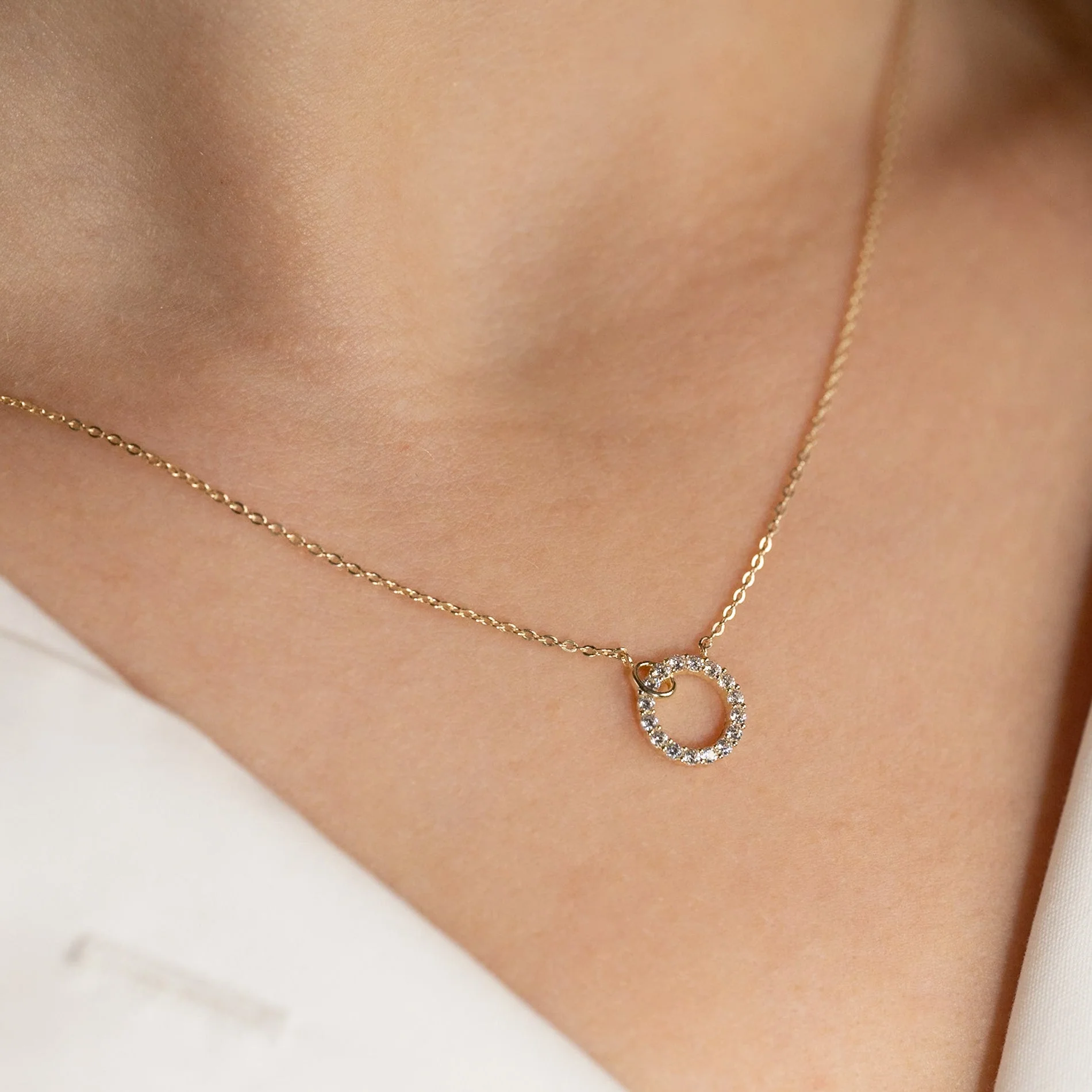 GLORIA CRYSTAL SOLID GOLD NECKLACE - Image 2