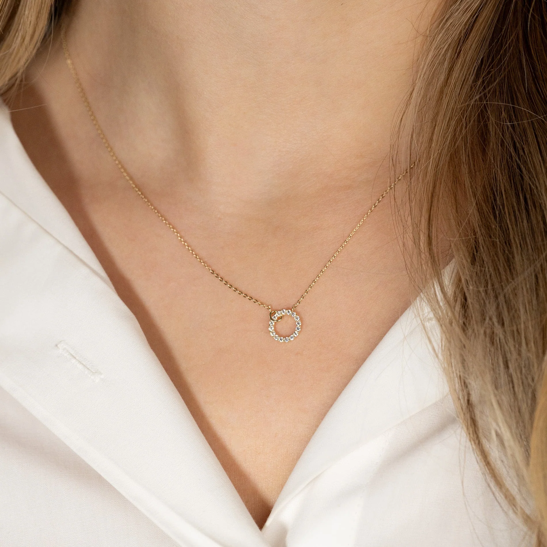 GLORIA CRYSTAL SOLID GOLD NECKLACE - Image 4