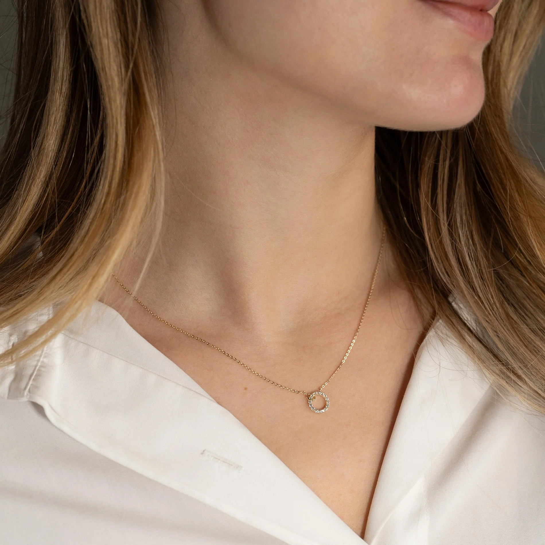 GLORIA CRYSTAL SOLID GOLD NECKLACE - Image 6