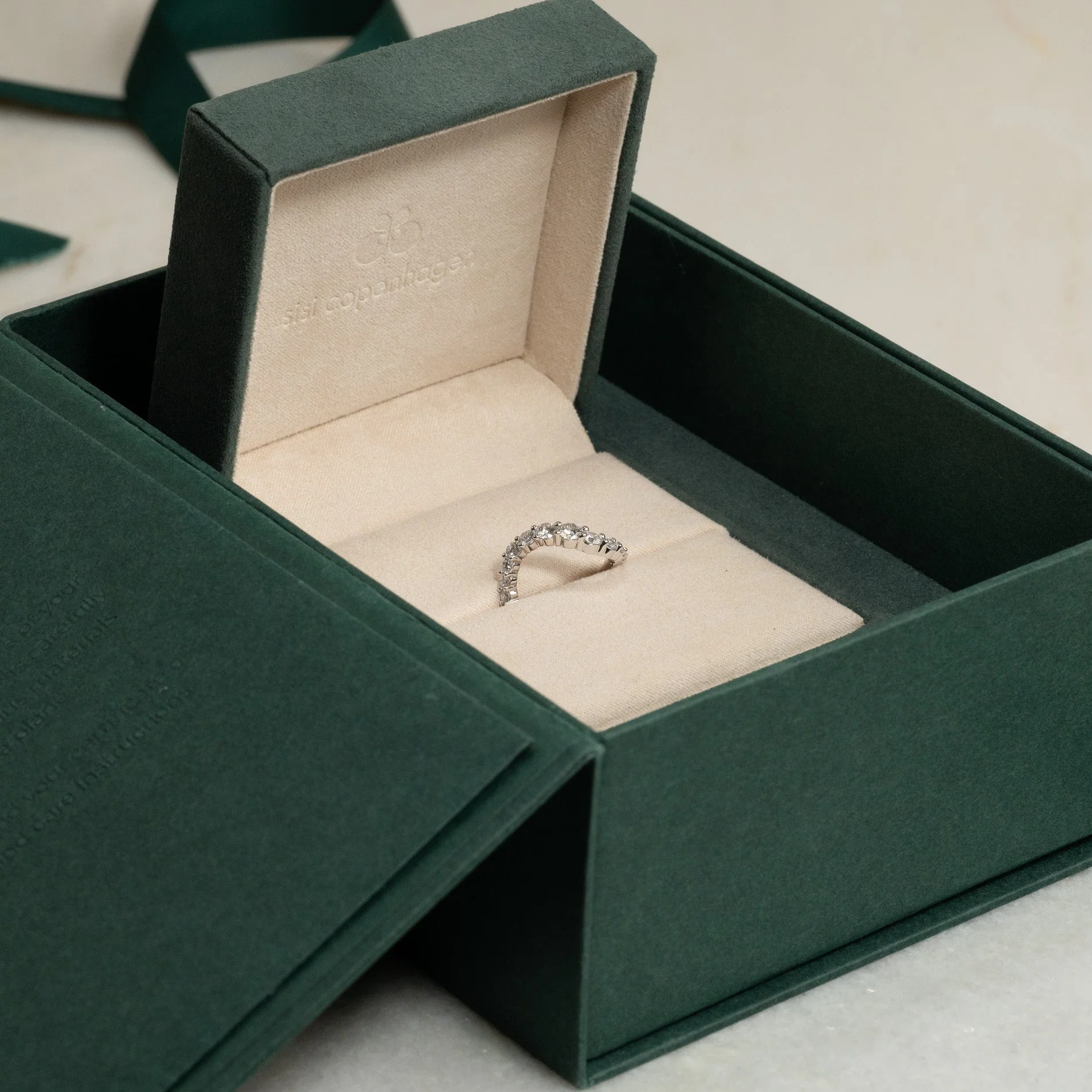 GRADUATING CURVED LAB-DIAMOND RING - 1.2ct - WG - Image 11