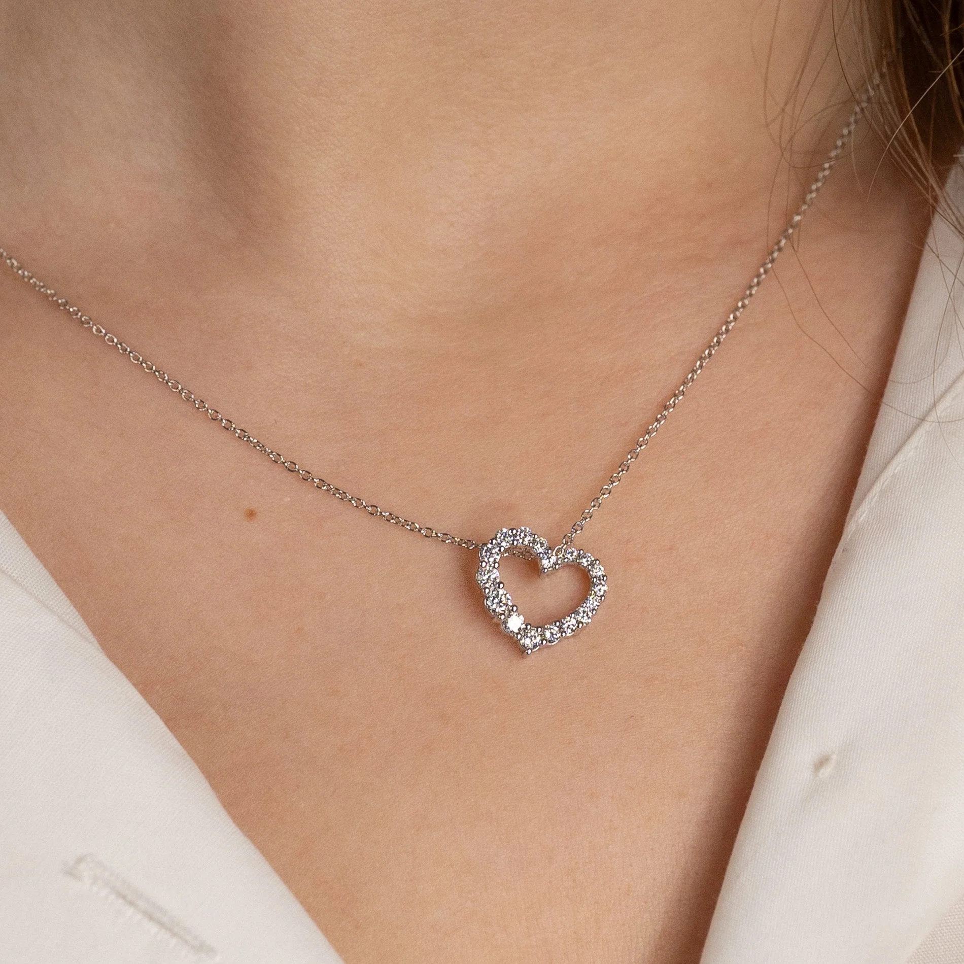 GRADUATING CURVED HEART LAB-DIAMOND PENDANT - 0.45ct - WG - Image 2