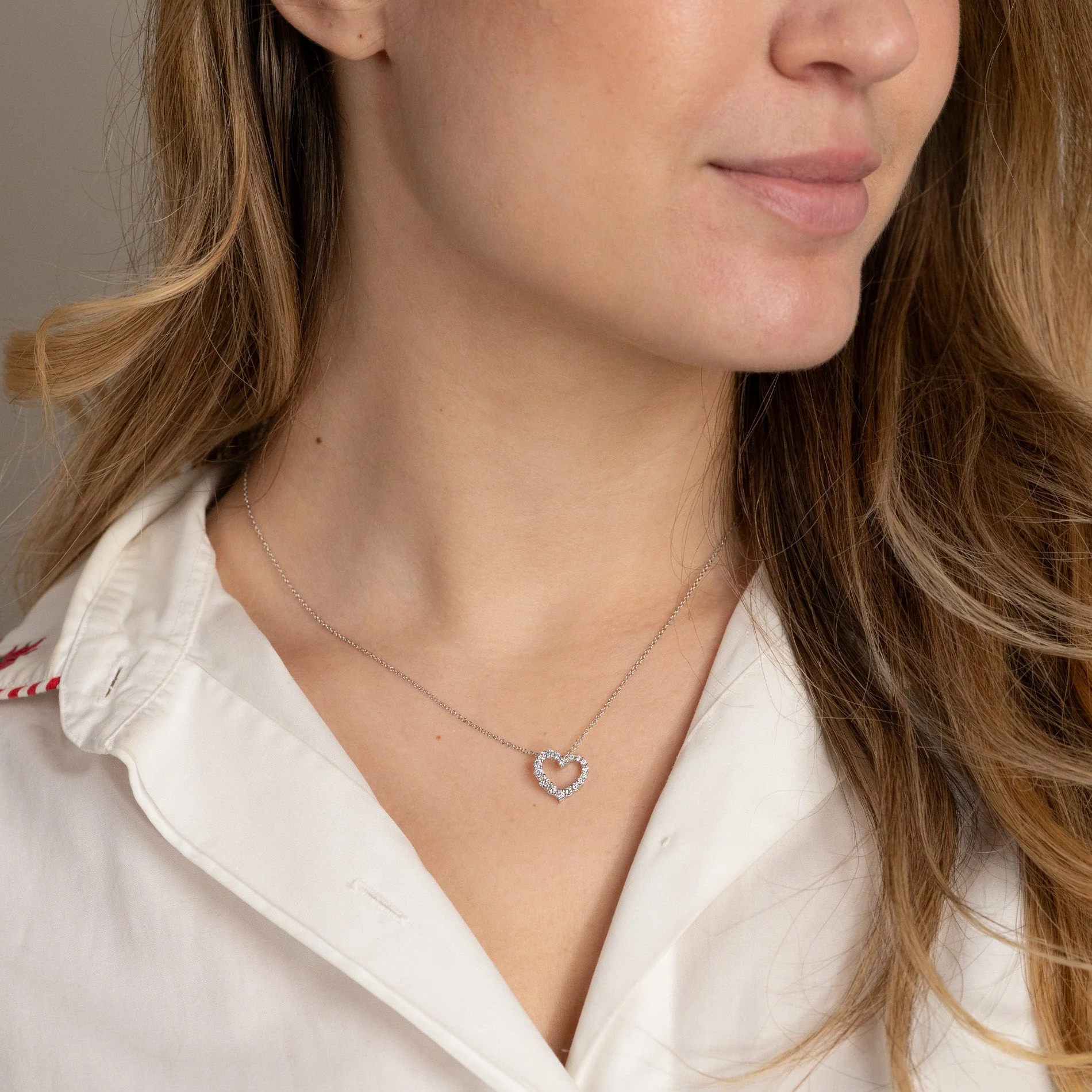 GRADUATING CURVED HEART LAB-DIAMOND PENDANT - 0.45ct - WG - Image 7