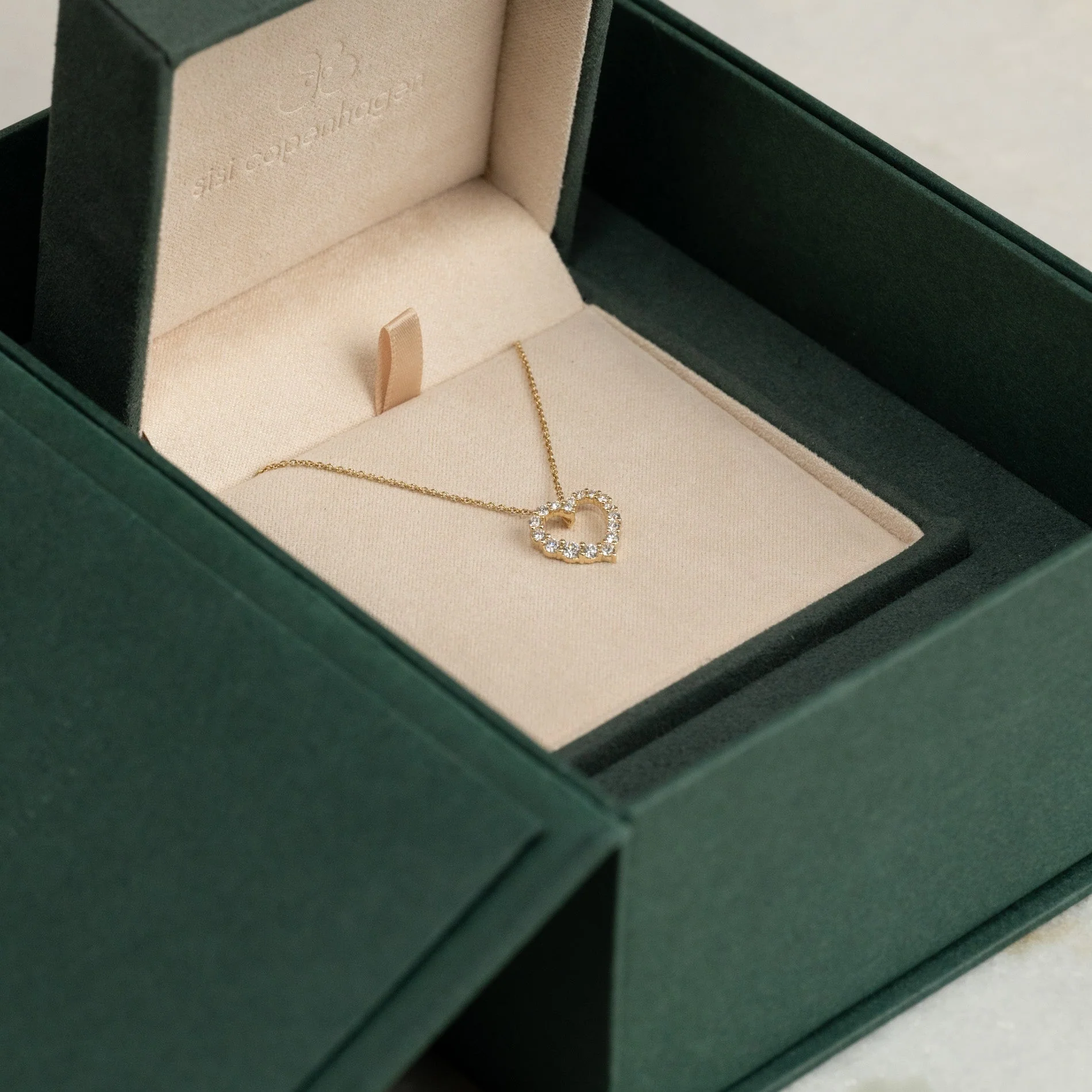 GRADUATING CURVED HEART LAB-DIAMOND PENDANT - 0.45ct - YG - Image 11