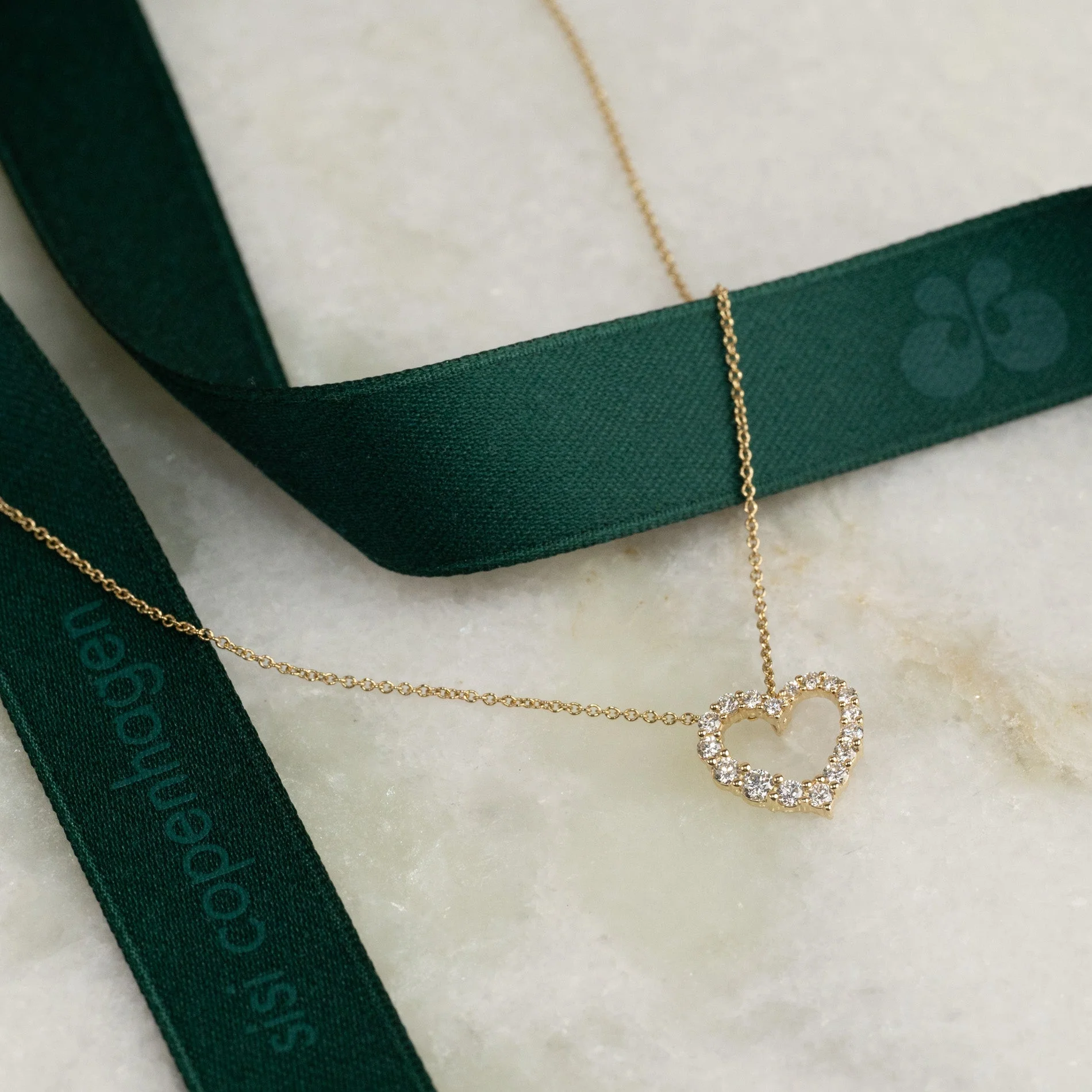 GRADUATING CURVED HEART LAB-DIAMOND PENDANT - 0.45ct - YG - Image 3