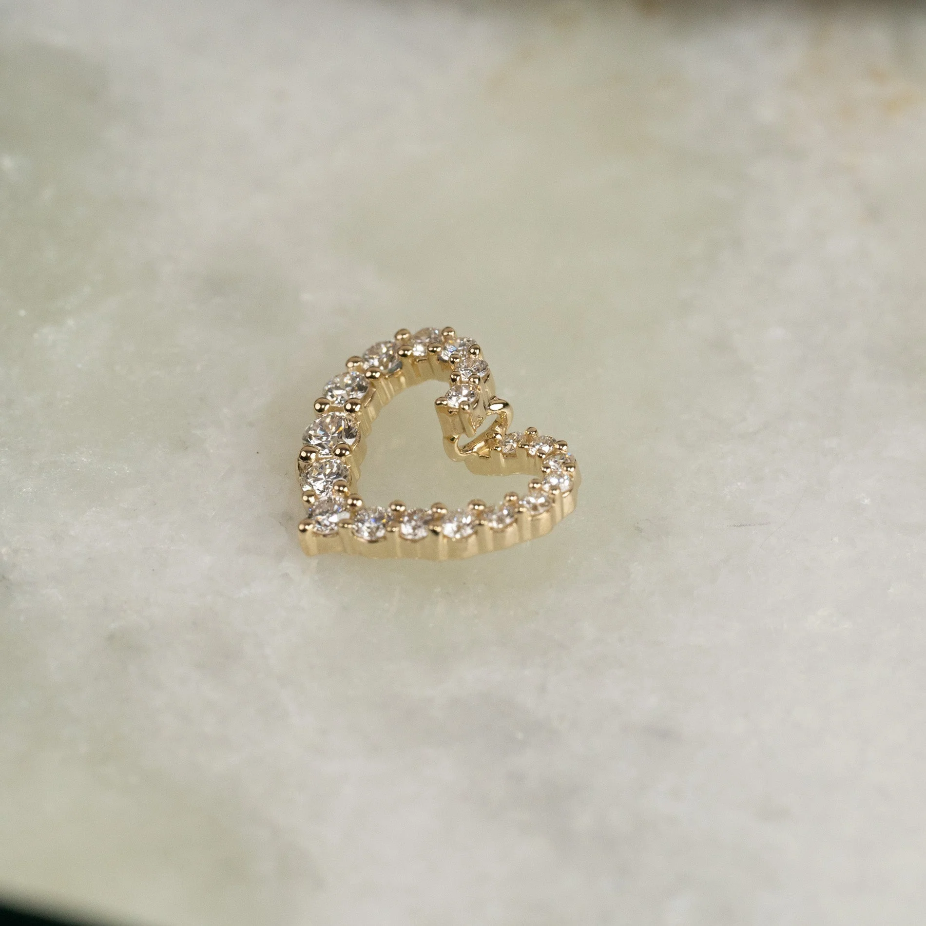 GRADUATING CURVED HEART LAB-DIAMOND PENDANT - 0.45ct - YG - Image 4
