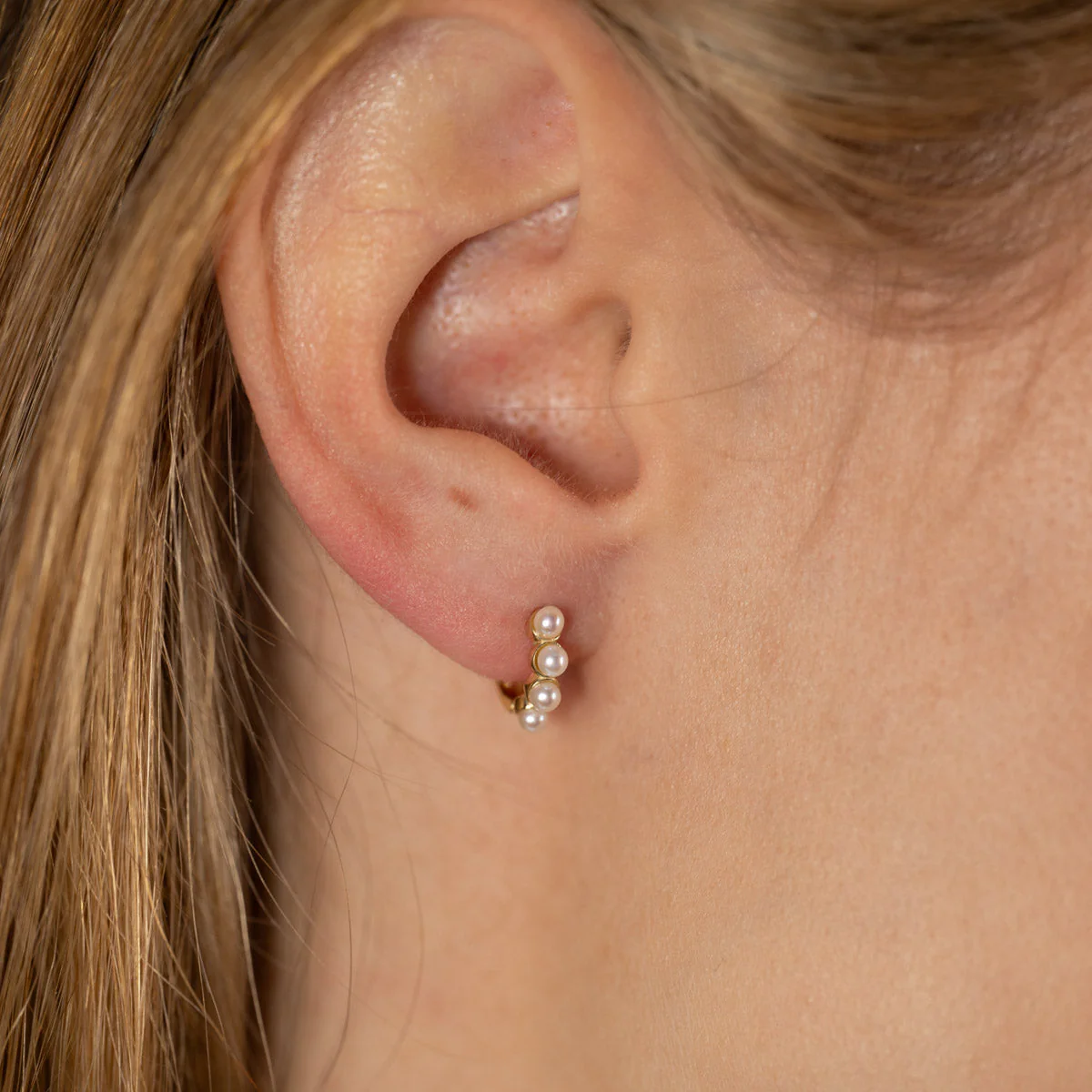 GUDNARE MINI PEARL SOLID GOLD EARRING - Image 2