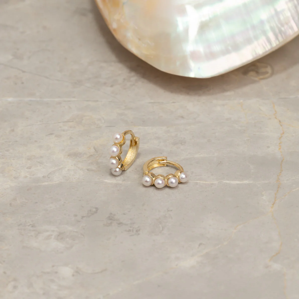 GUDNARE MINI PEARL SOLID GOLD EARRING - Image 3