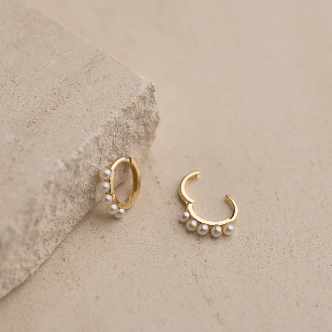 GUDNARE SMALL PEARL SOLID GOLD EARRING - Image 4
