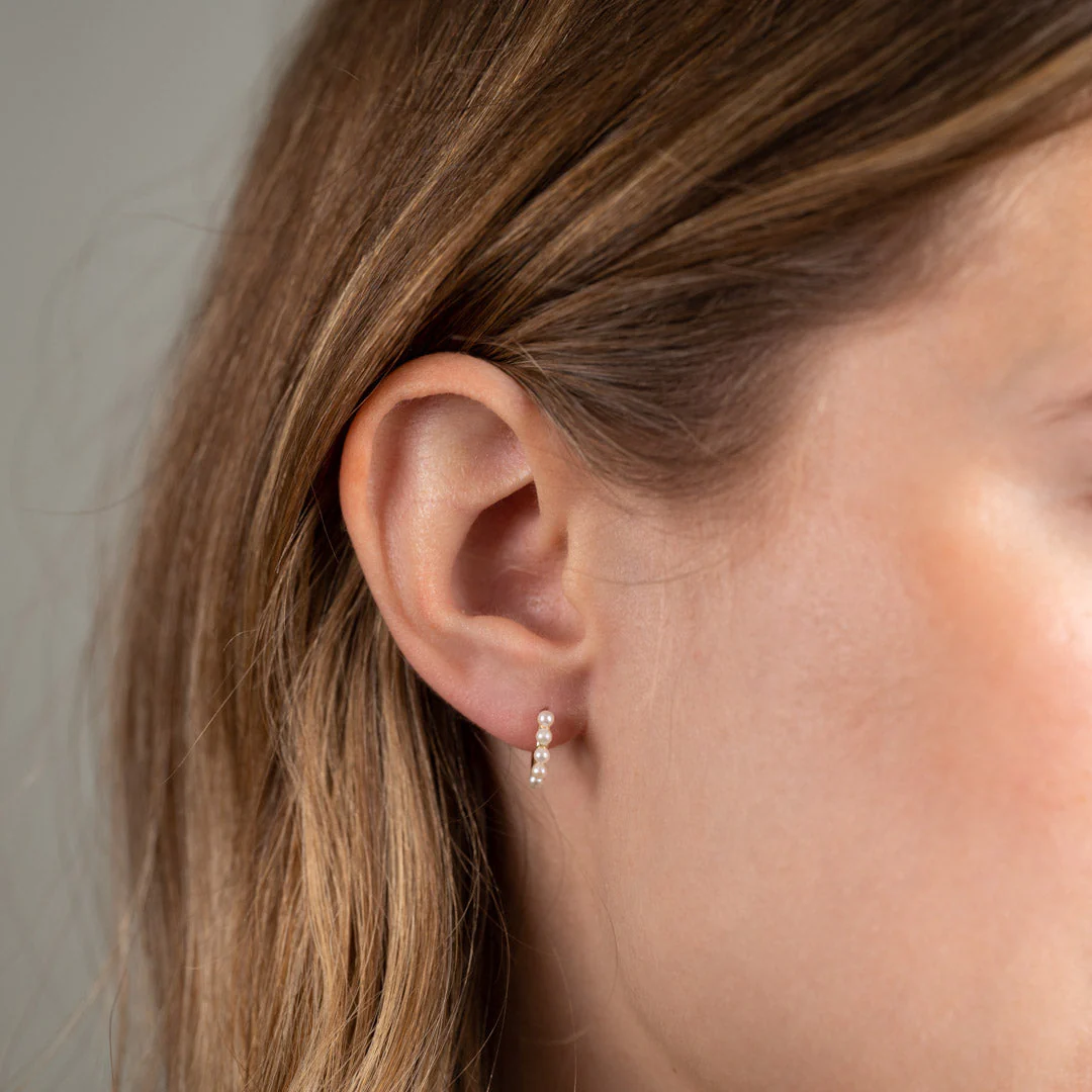 GUDNARE SMALL PEARL SOLID GOLD EARRING - Image 5