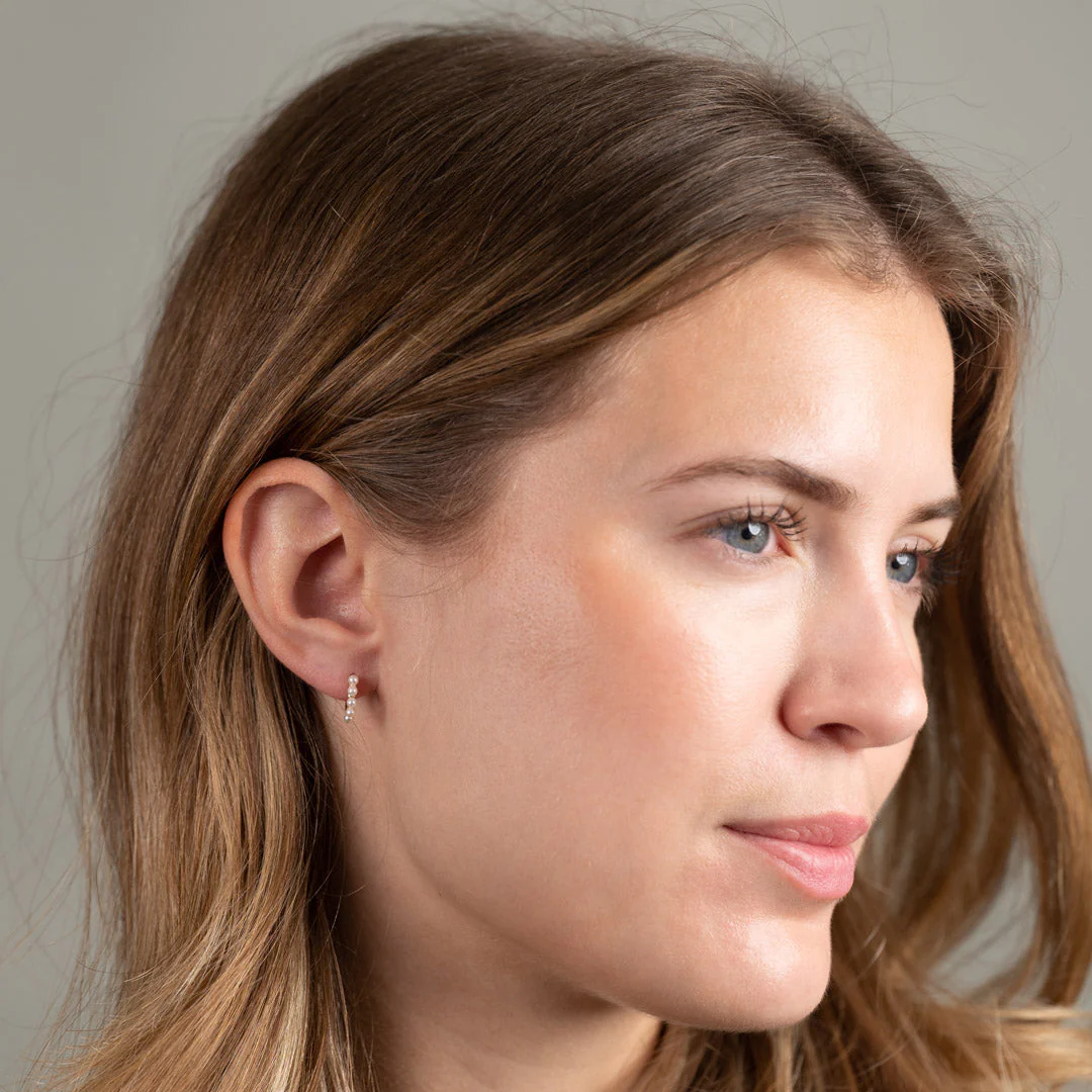 GUDNARE SMALL PEARL SOLID GOLD EARRING - Image 7