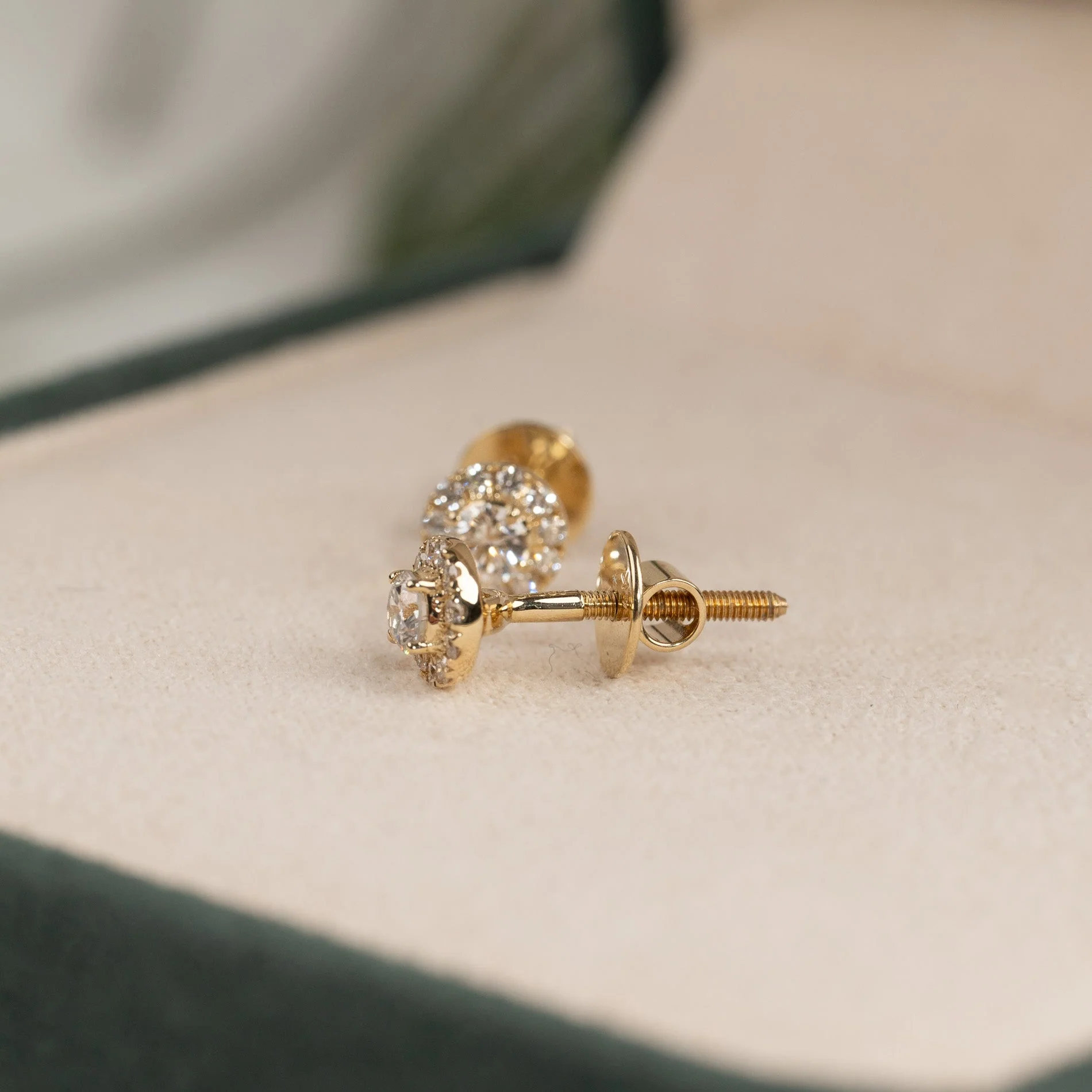 HALO LAB-DIAMOND STUD EARRING - 0.33ct - YG - Image 5