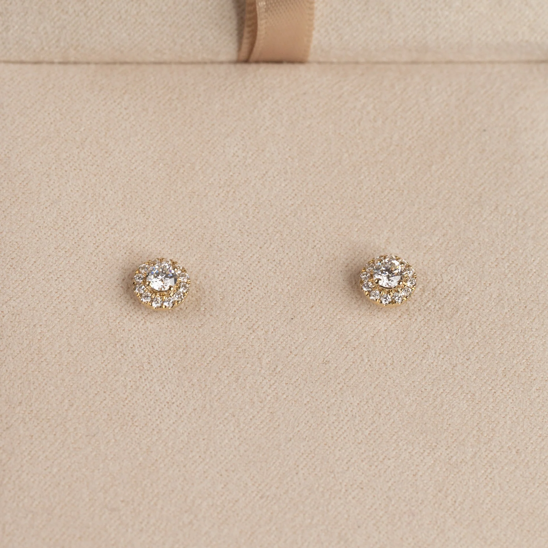 HALO LAB-DIAMOND STUD EARRING - 0.5ct - YG - Image 3