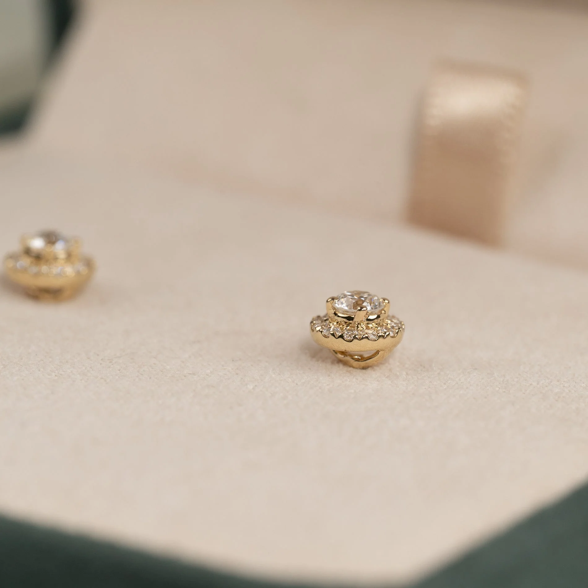 HALO LAB-DIAMOND STUD EARRING - 0.5ct - YG - Image 8