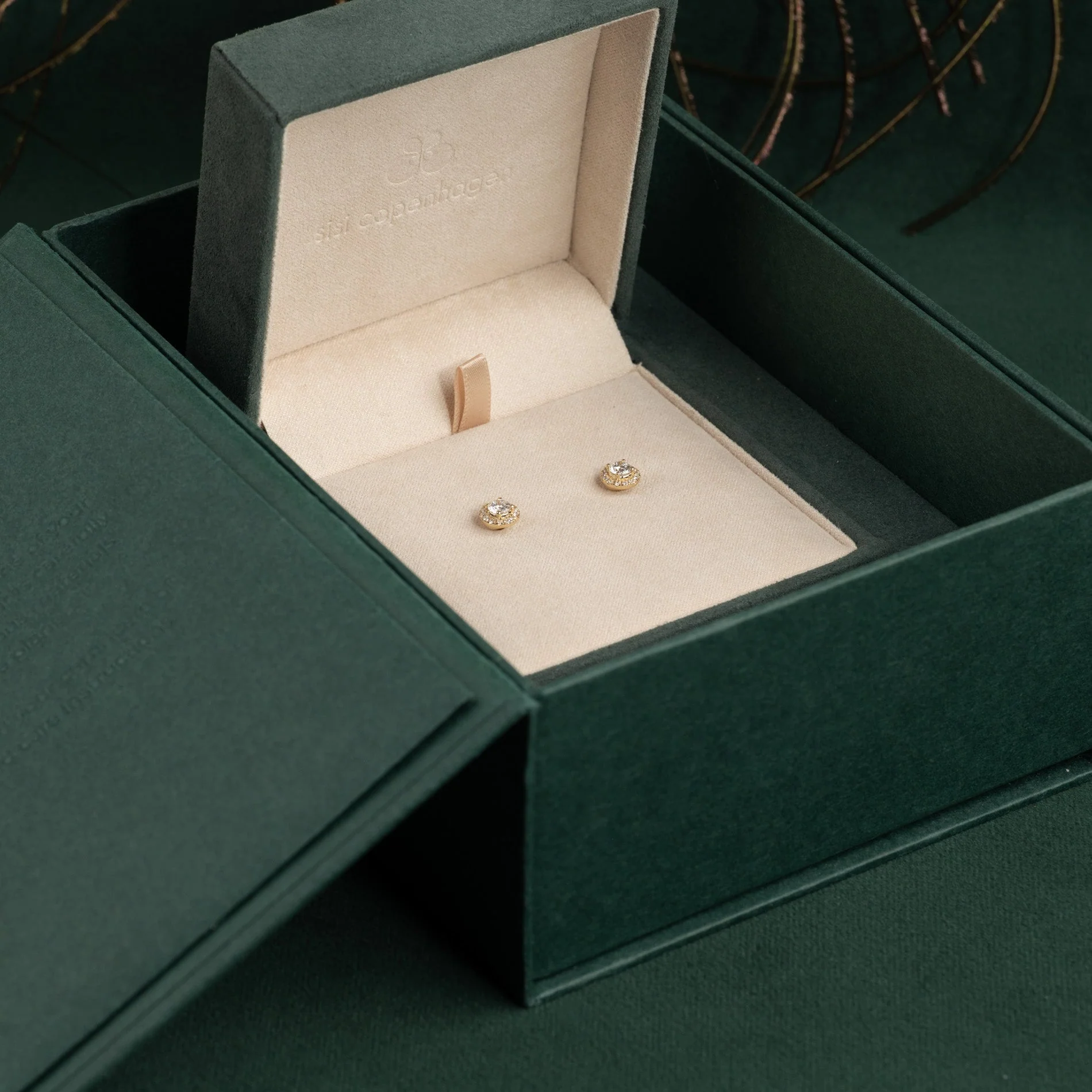 HALO LAB-DIAMOND STUD EARRING - 0.65ct - YG - Image 11