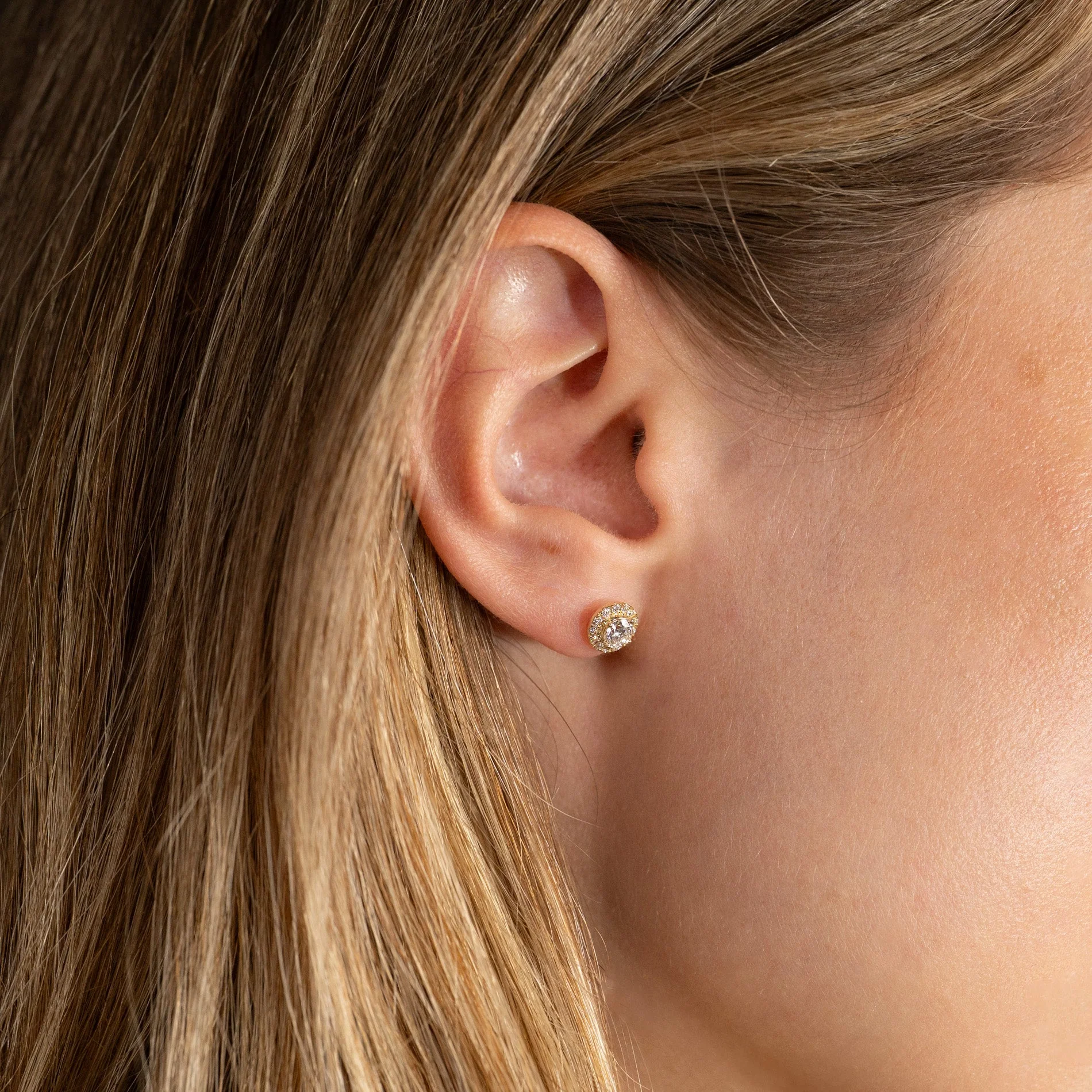 HALO LAB-DIAMOND STUD EARRING - 0.65ct - YG - Image 4