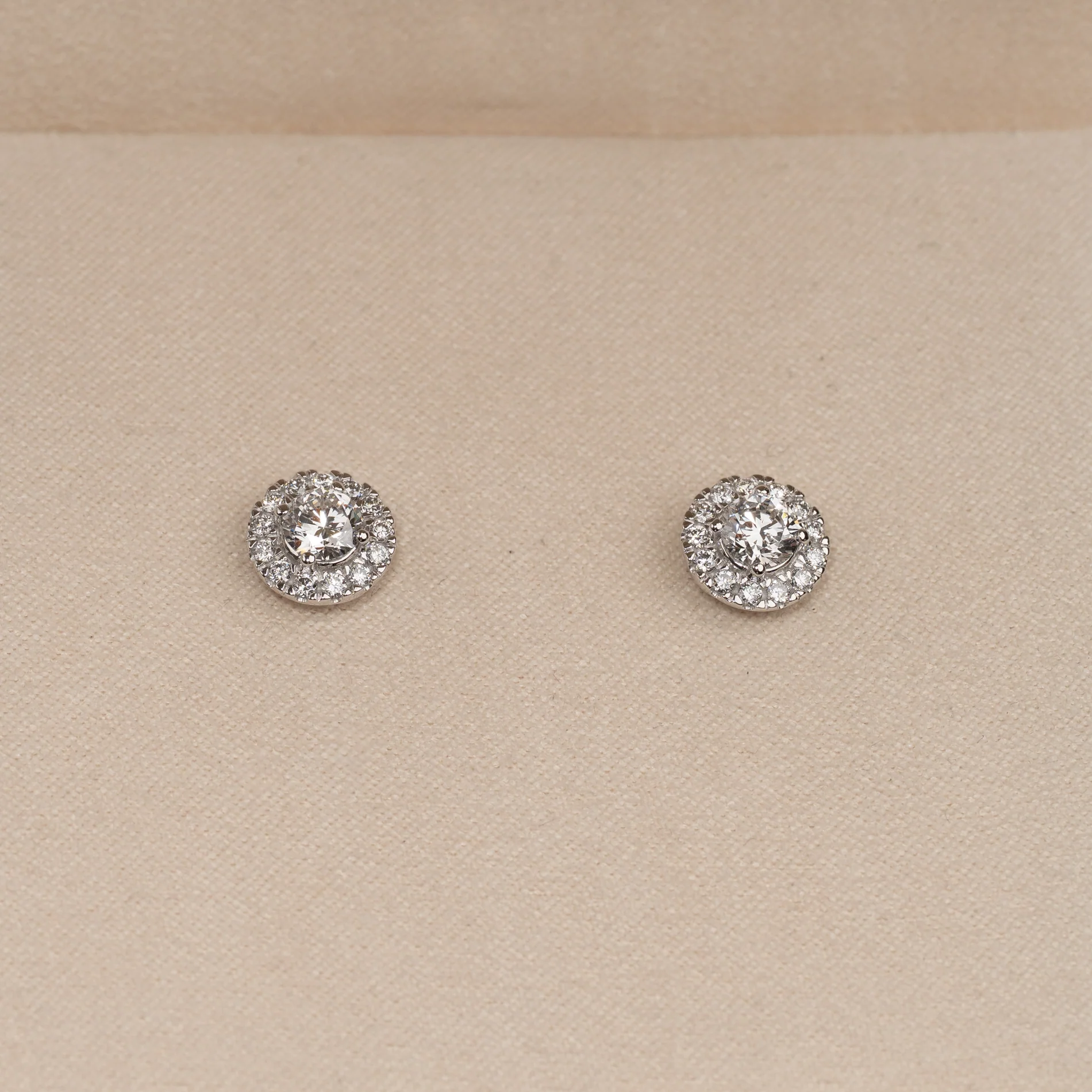 HALO LAB-DIAMOND STUD EARRING - 1.0ct - WG - Image 3
