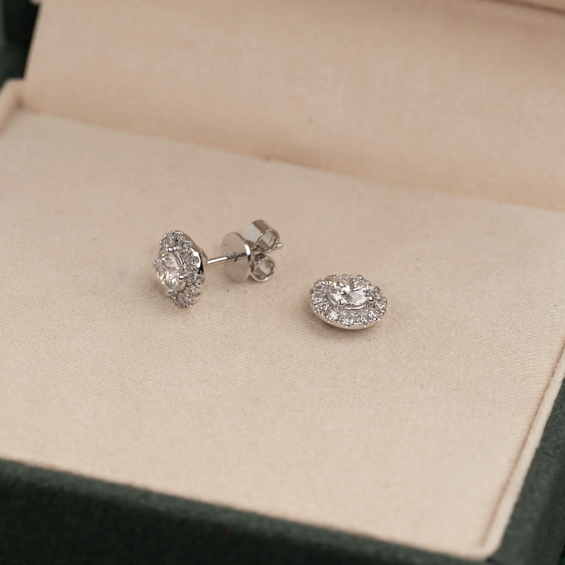 HALO LAB-DIAMOND STUD EARRING - 1.0ct - WG - Image 5