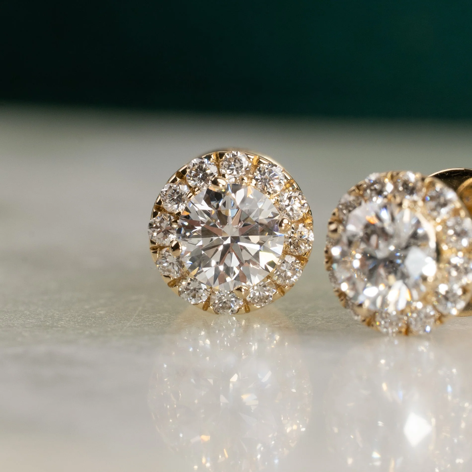 HALO LAB-DIAMOND STUD EARRING - 1.0ct - YG - Image 3