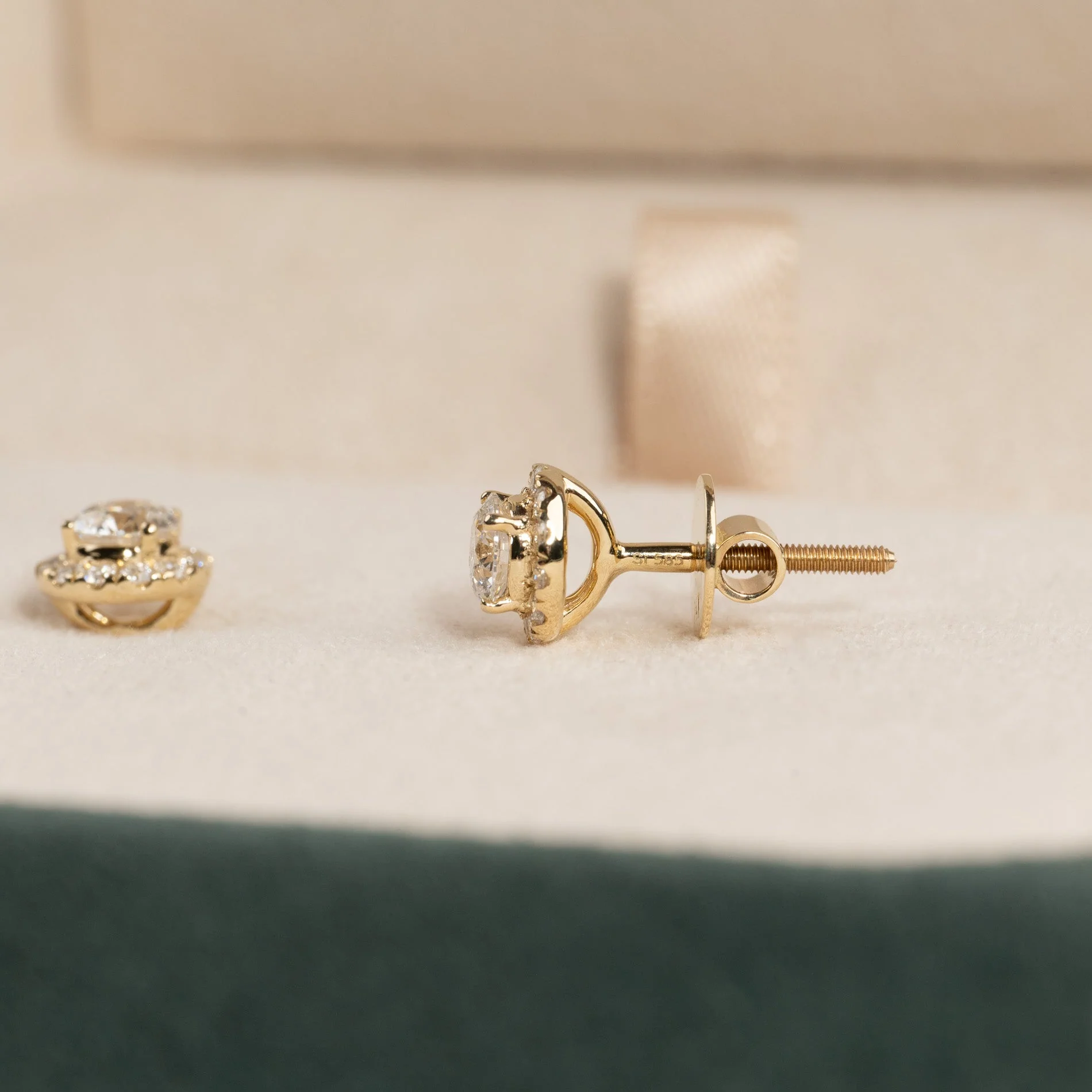 HALO LAB-DIAMOND STUD EARRING - 1.0ct - YG - Image 9