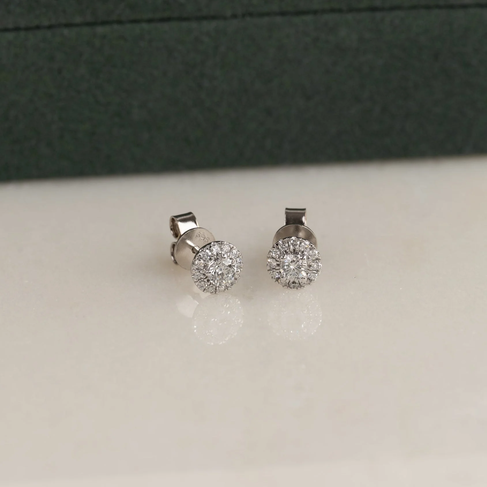 HALO DIAMOND STUD EARRING - Image 6