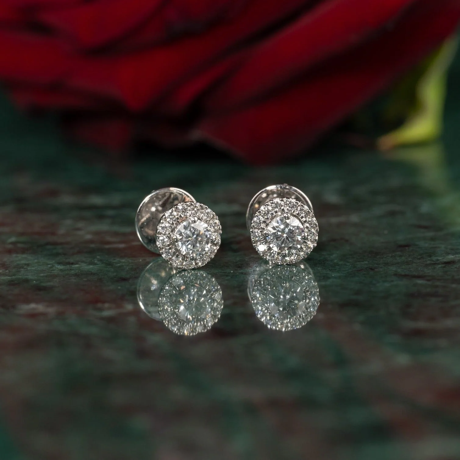 HALO DIAMOND STUD EARRING - Image 7