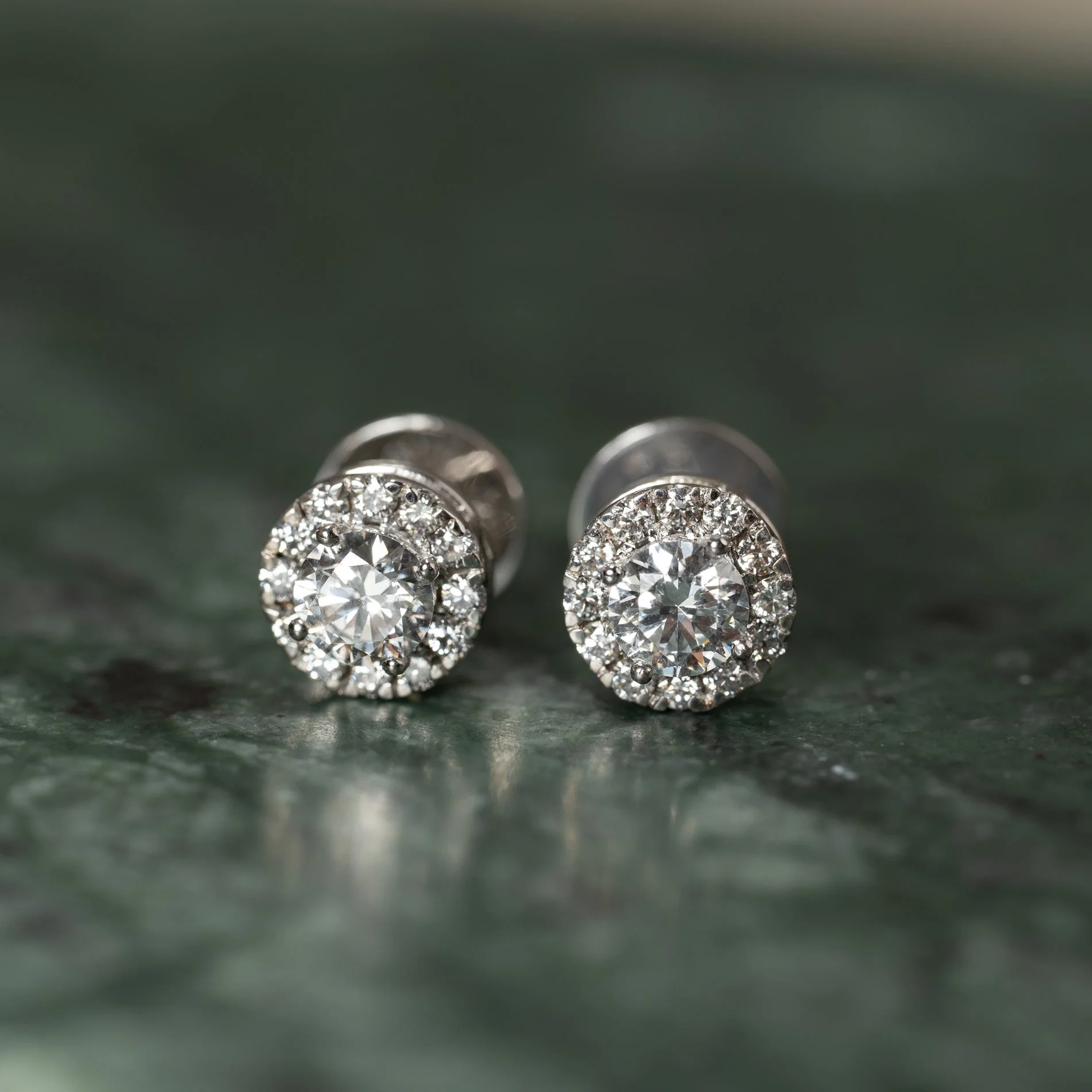 HALO DIAMOND STUD EARRING - Image 8