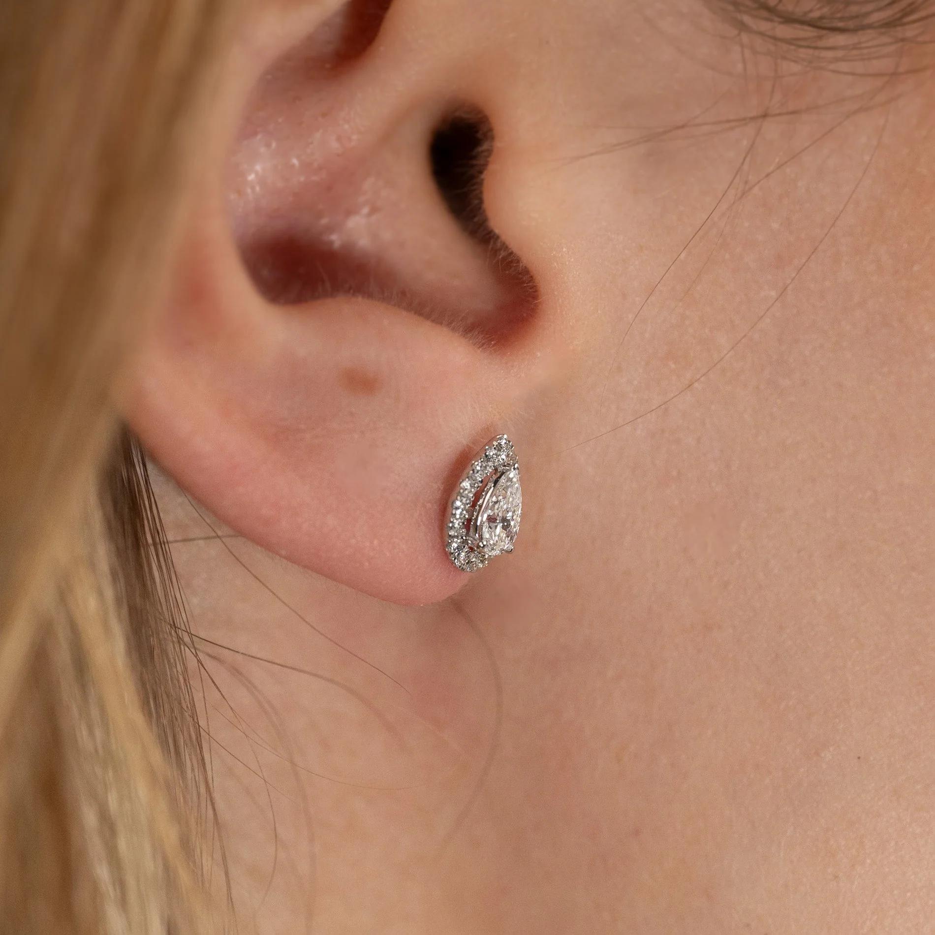 HALO PEAR LAB-DIAMOND STUD EARRING - 0.7ct - WG - Image 12