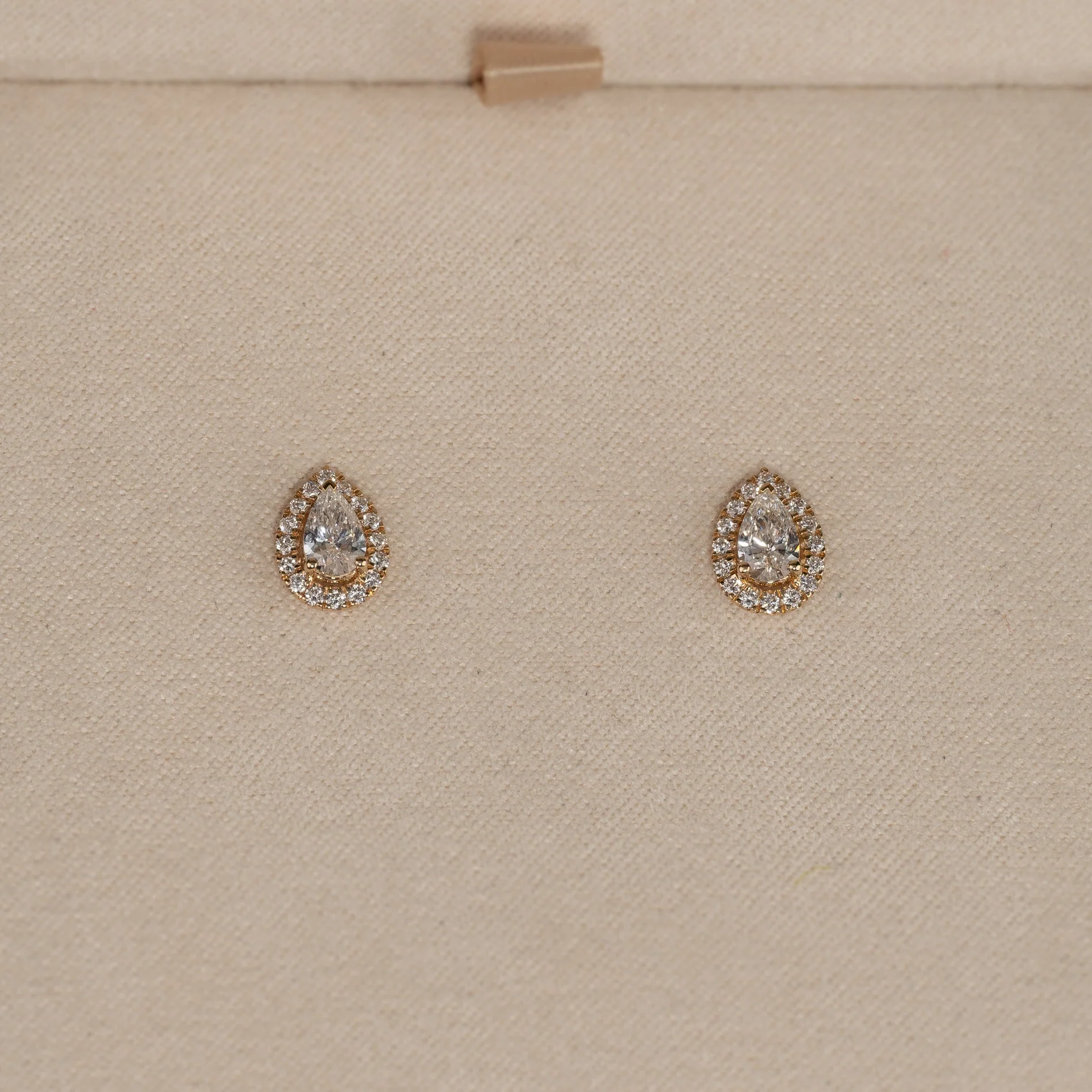 HALO PEAR LAB-DIAMOND STUD EARRING - 0.7ct - YG - Image 10