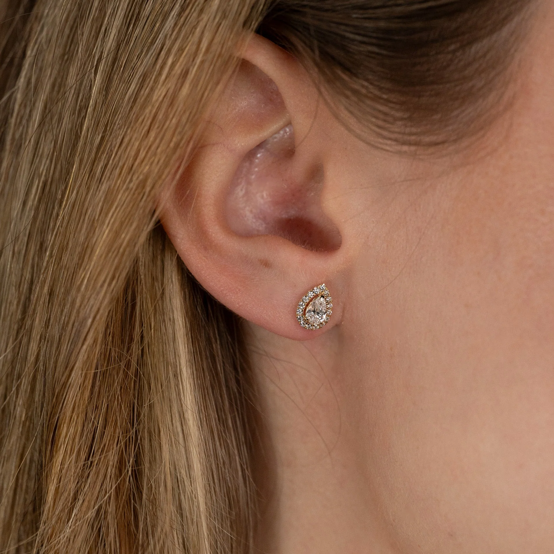 HALO PEAR LAB-DIAMOND STUD EARRING - 0.7ct - YG - Image 2