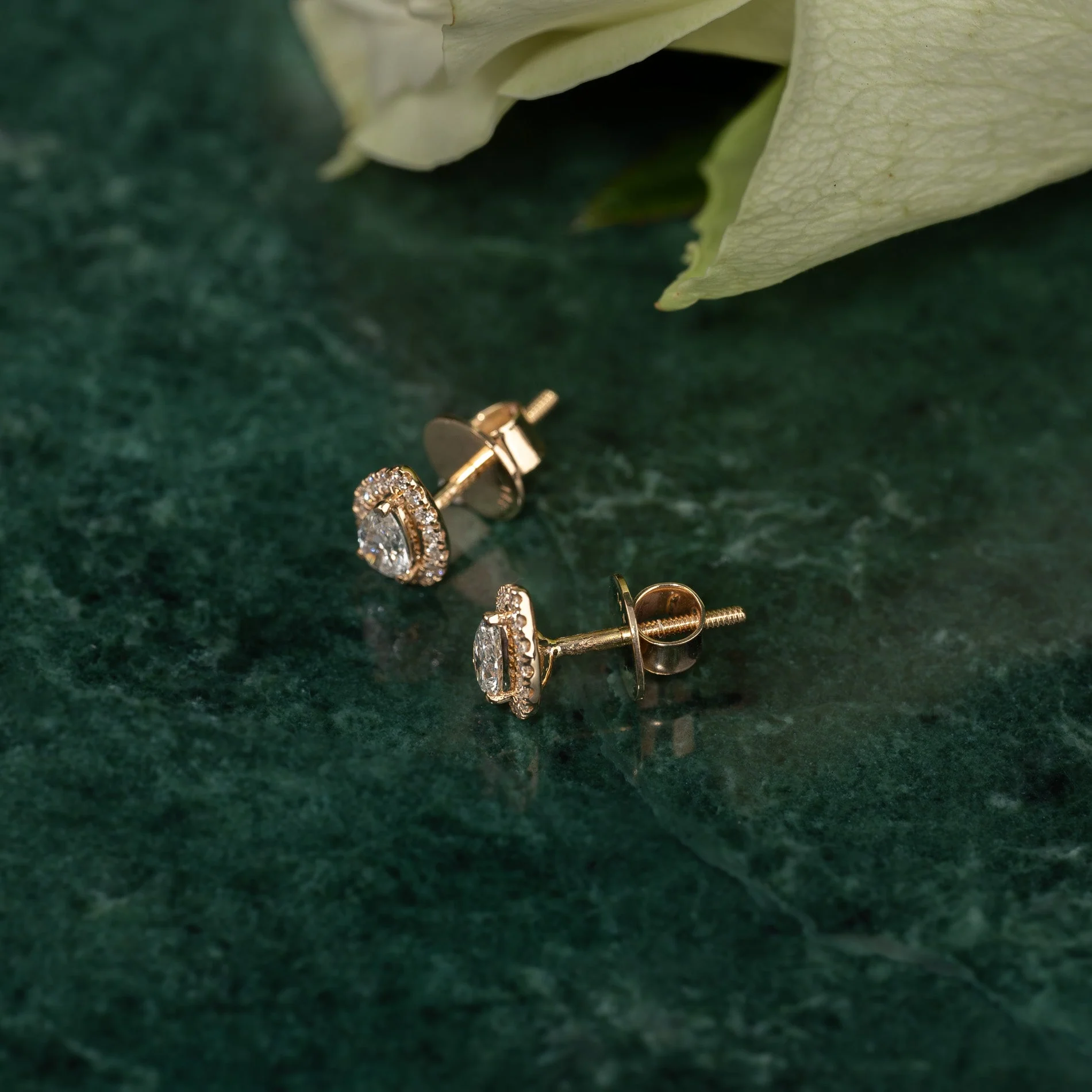 HALO PEAR LAB-DIAMOND STUD EARRING - 0.7ct - YG - Image 7