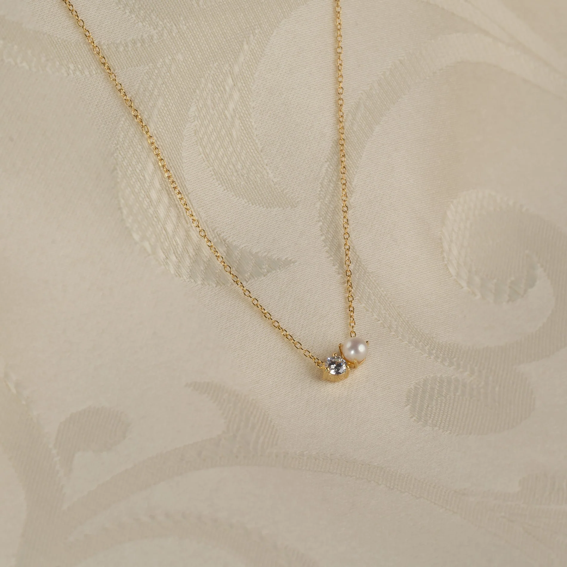 HANNAH PEARL GOLDEN NECKLACE - Image 4