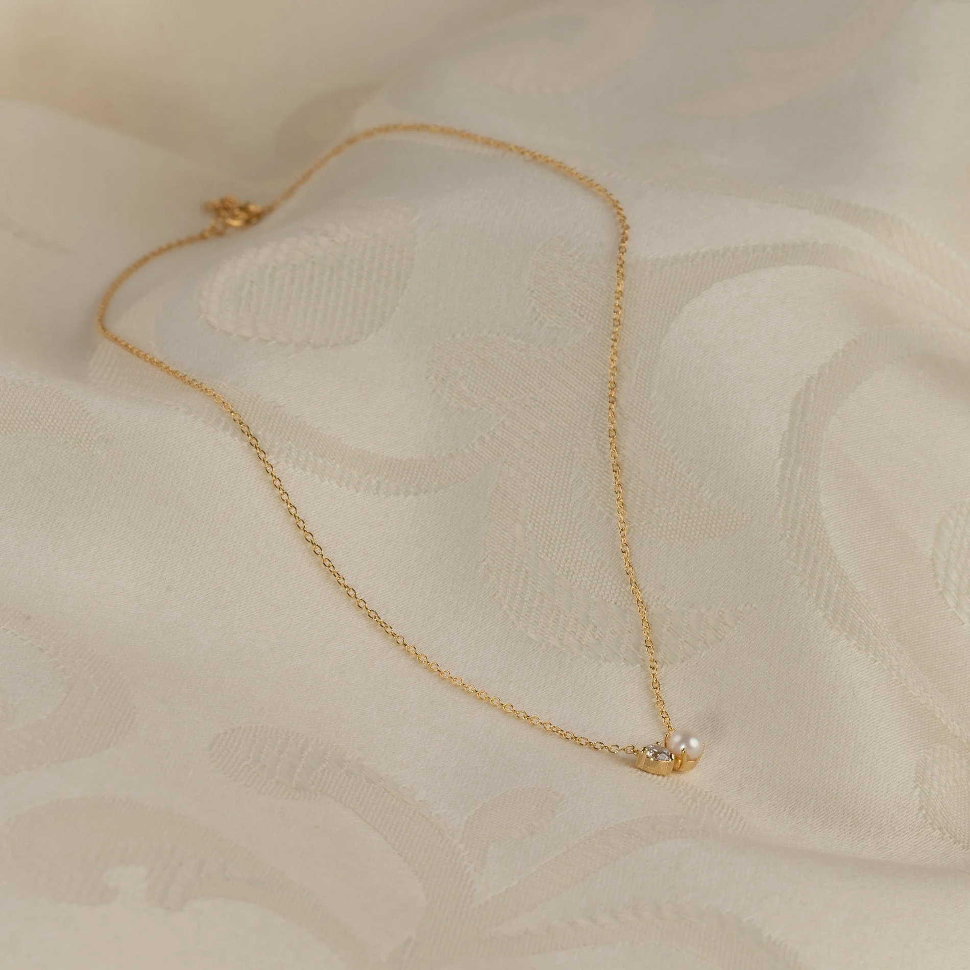 HANNAH PEARL GOLDEN NECKLACE - Image 8