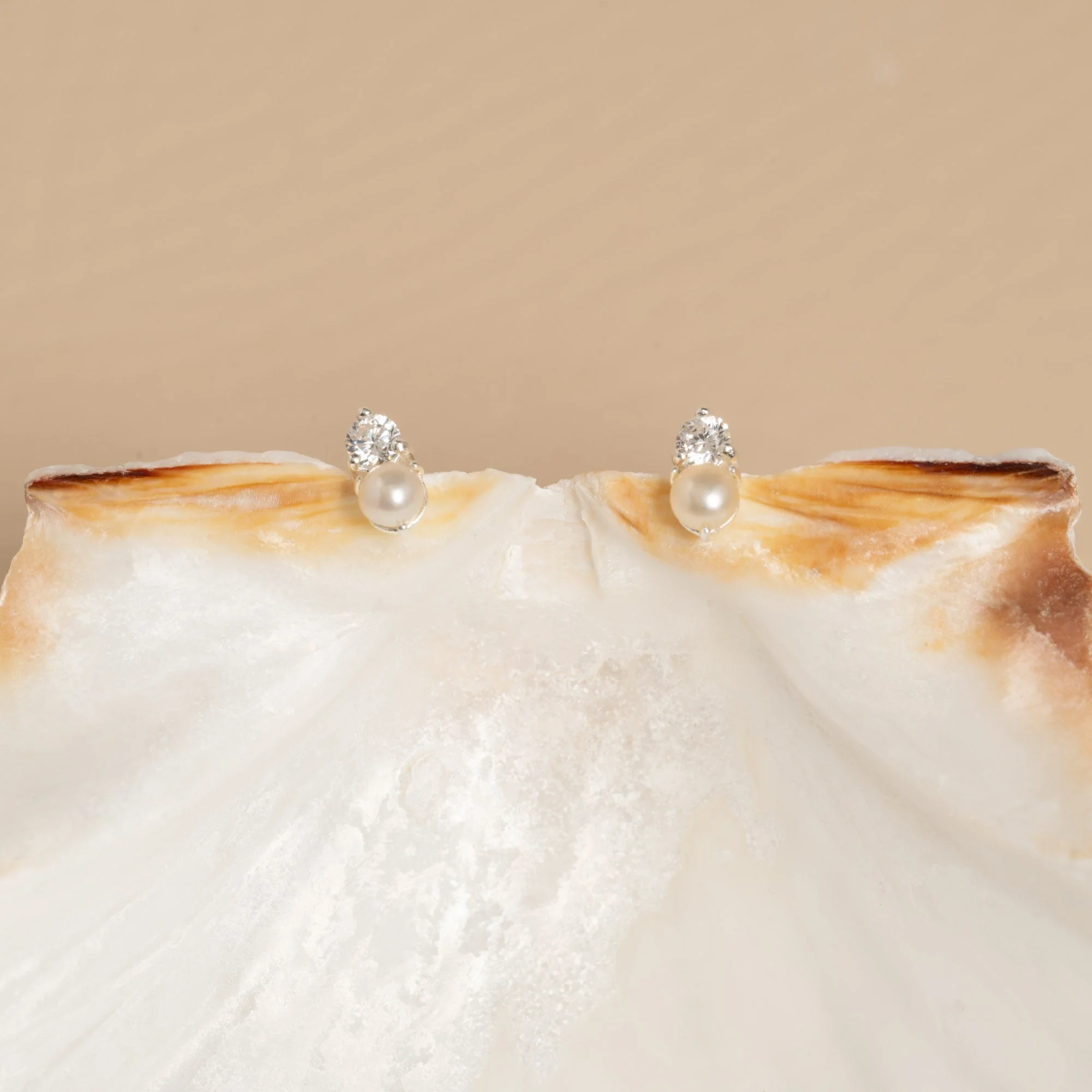 HANNAH PEARL SILVER EARRING - Image 4