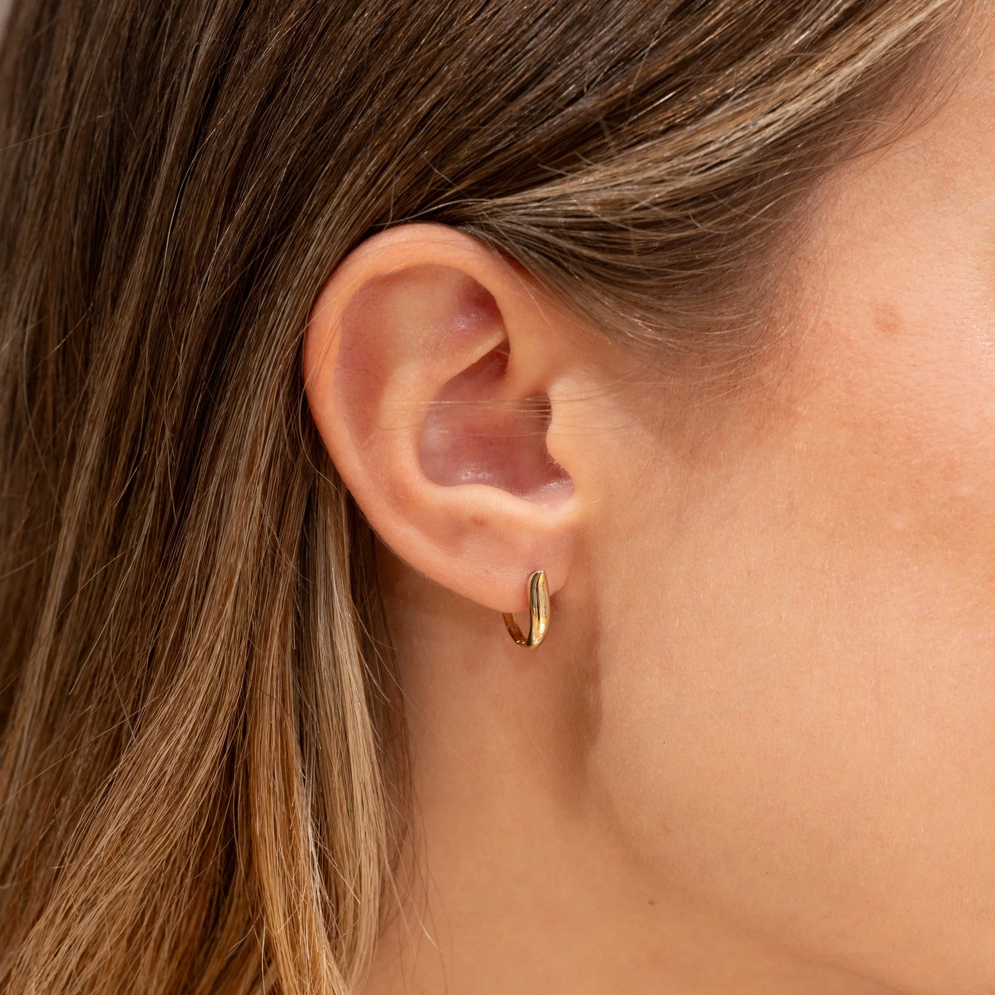 HARPER SOLID GOLD CREOL EARRING - Image 2
